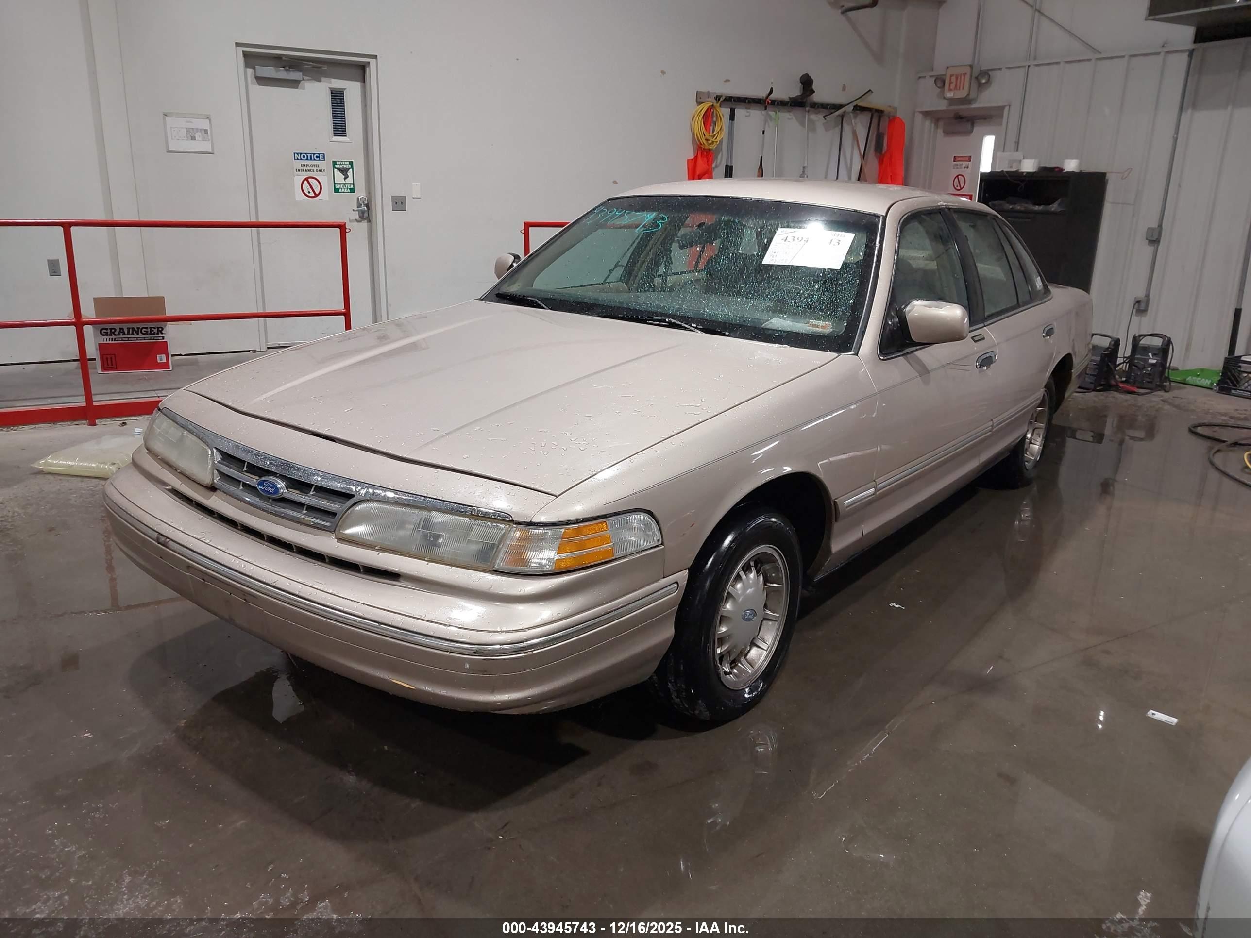 FORD CROWN image 2