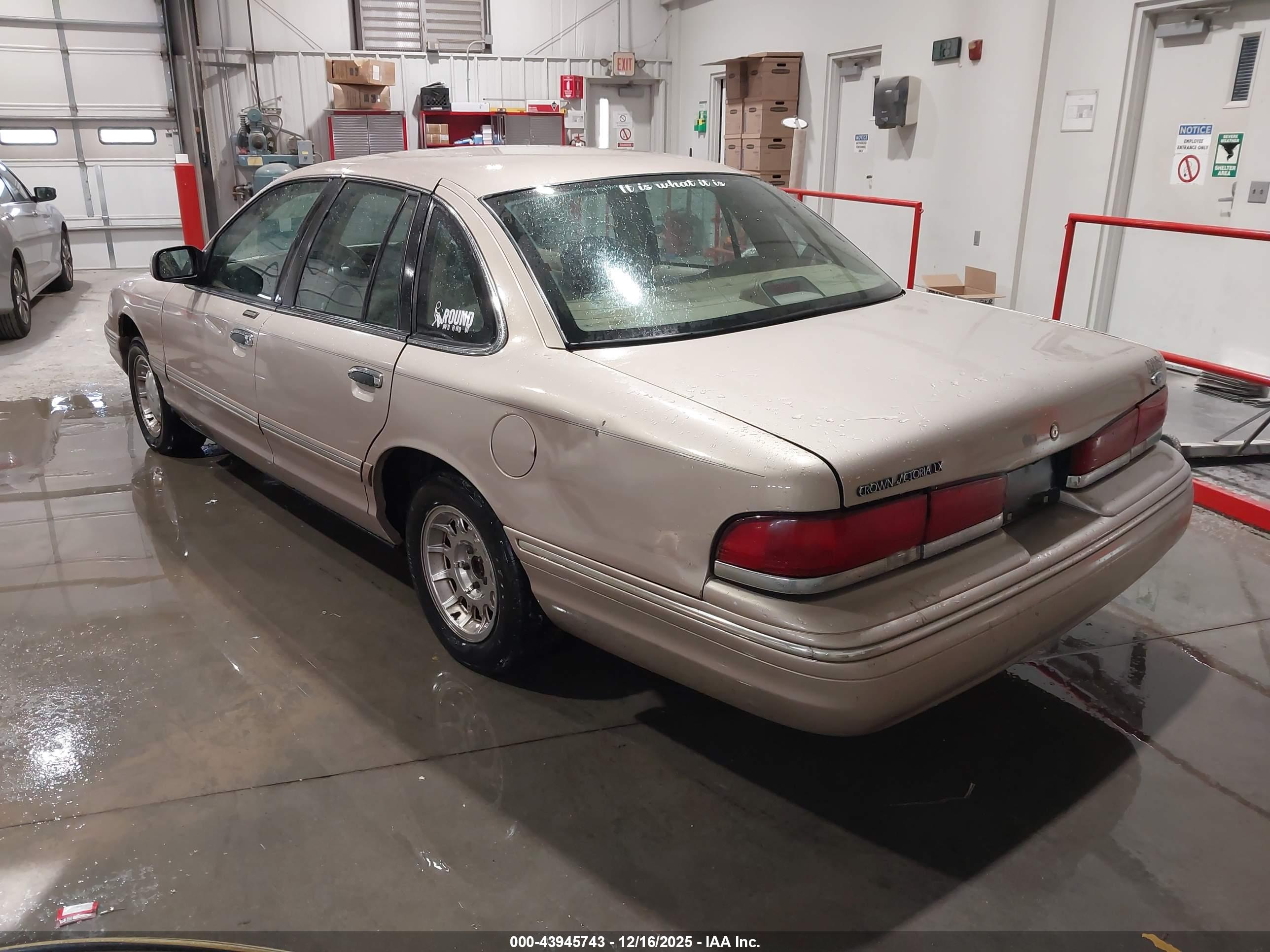 FORD CROWN image 3