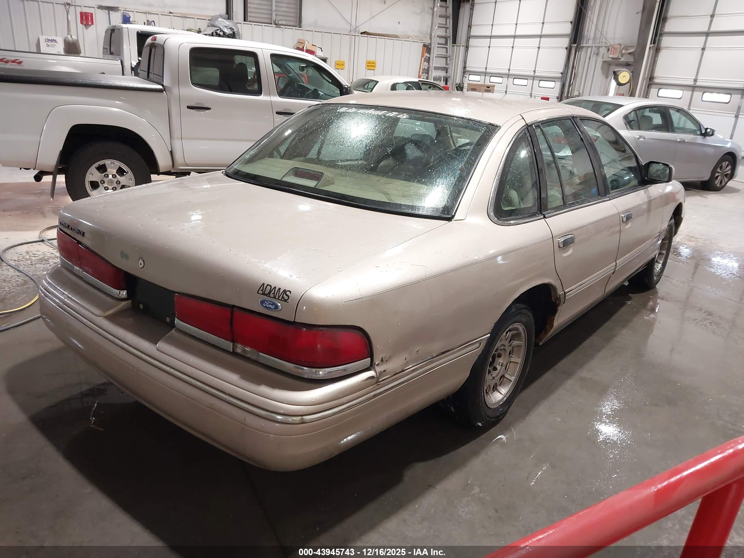 FORD CROWN image 4