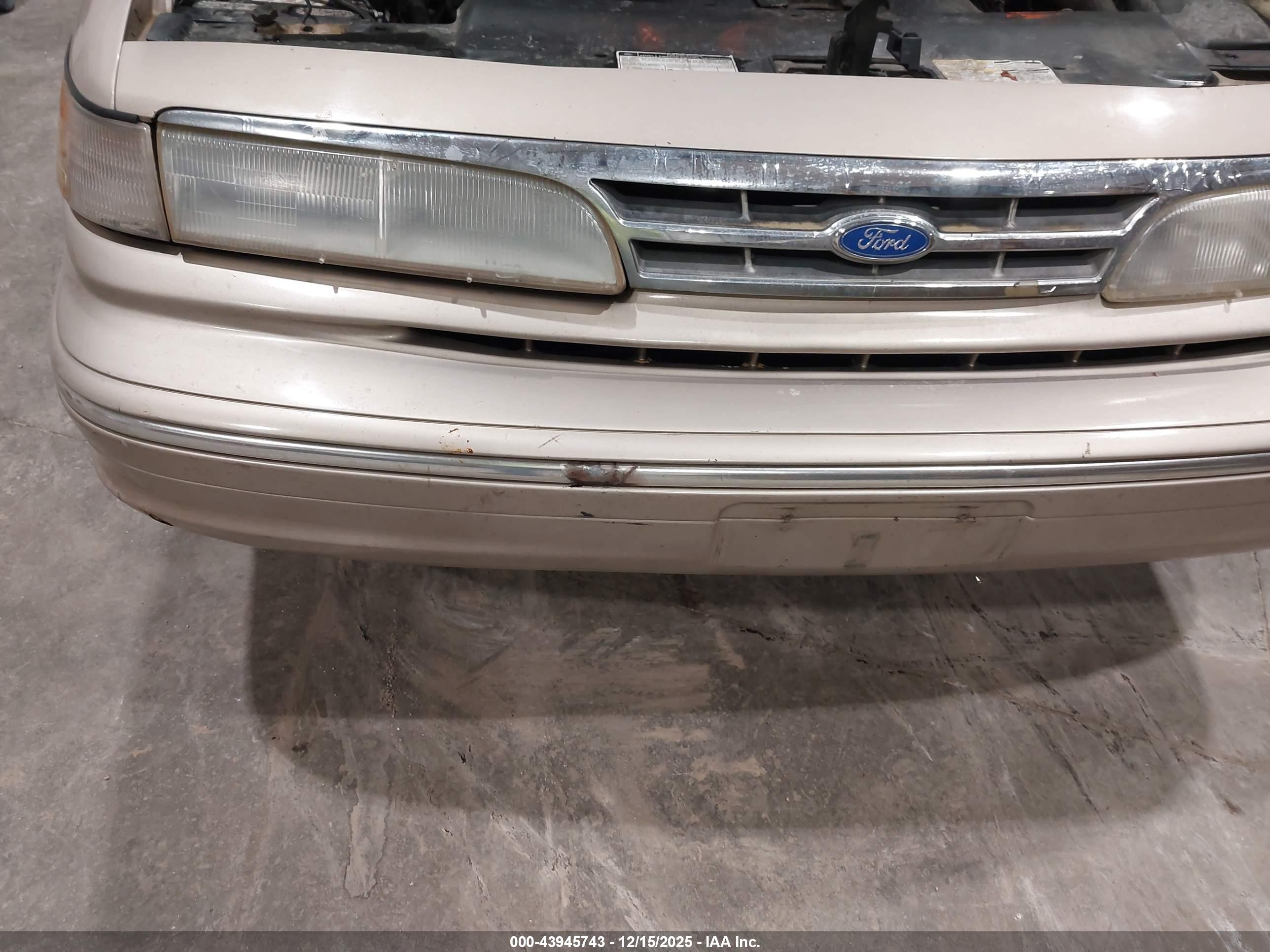 FORD CROWN image 6