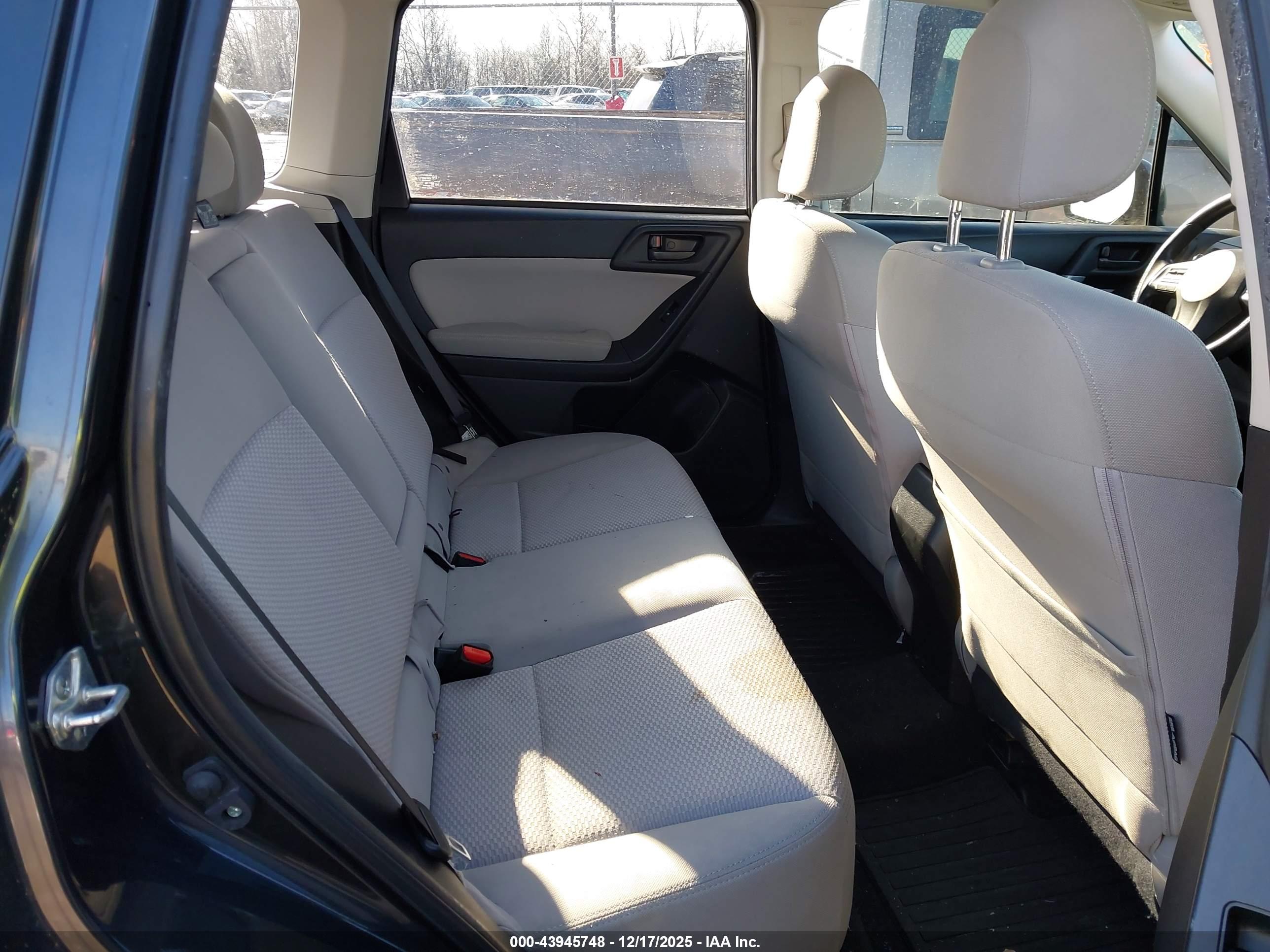 SUBARU FORESTER image 8