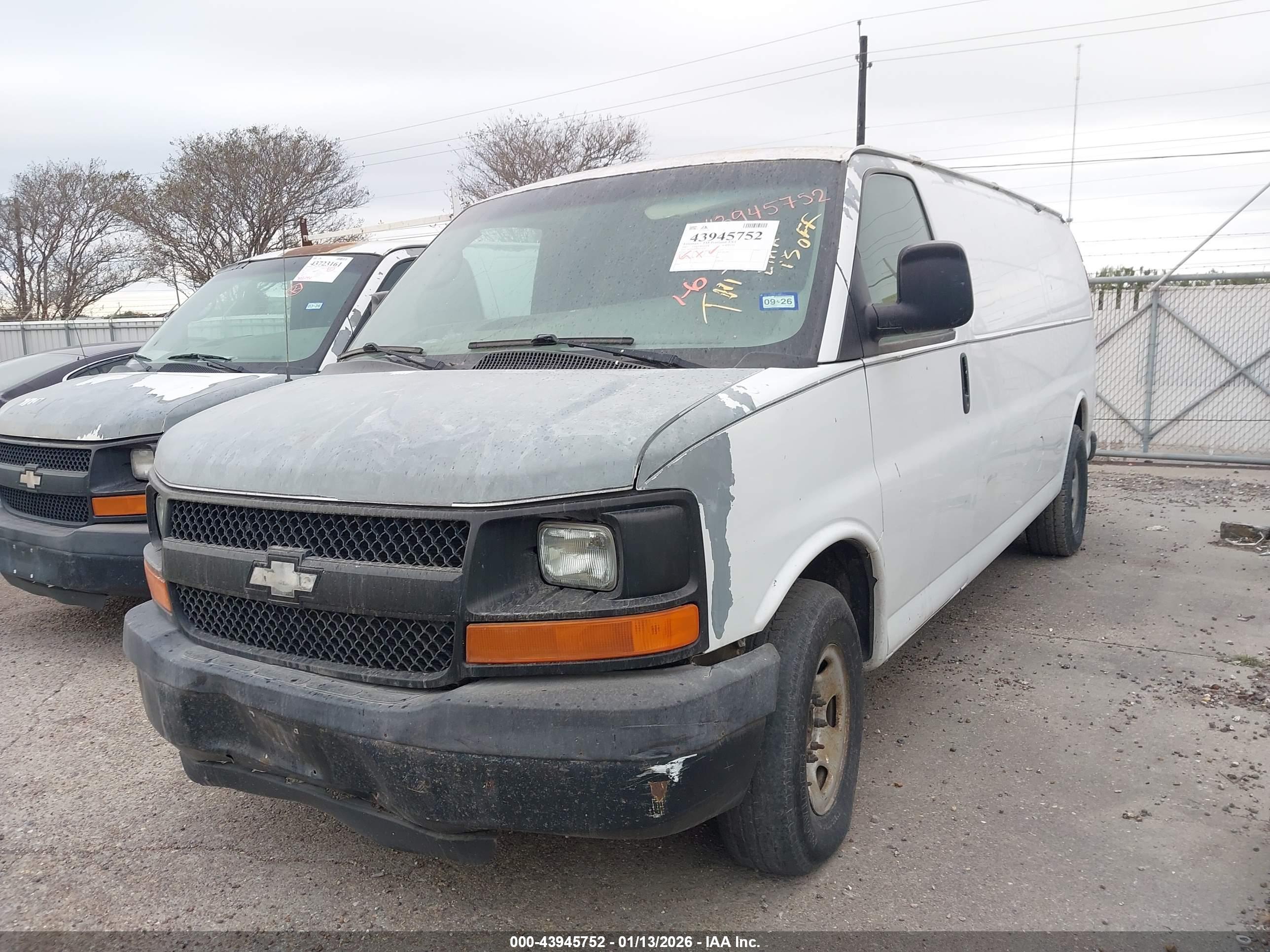CHEVROLET EXPRESS image 2