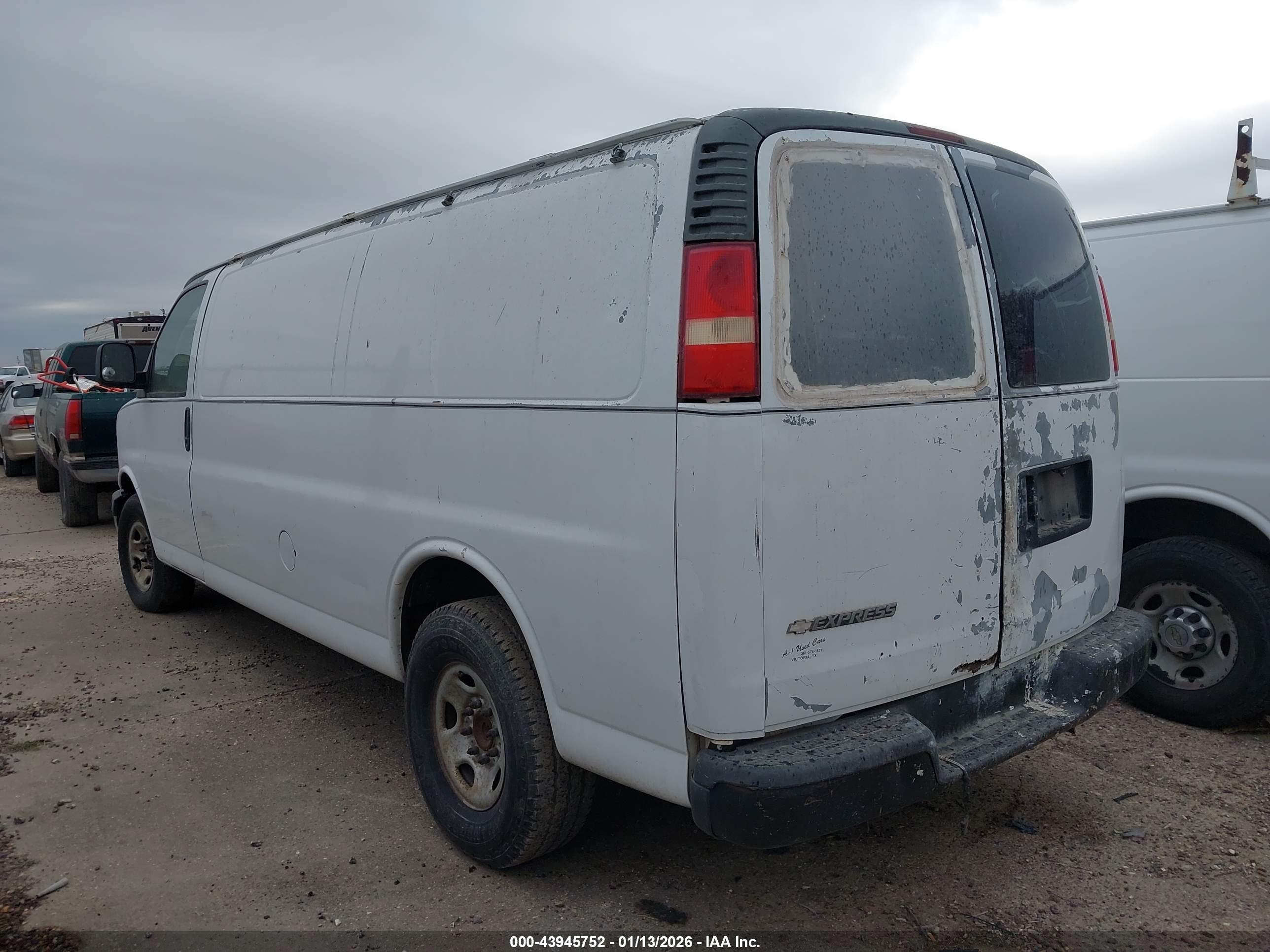 CHEVROLET EXPRESS image 3