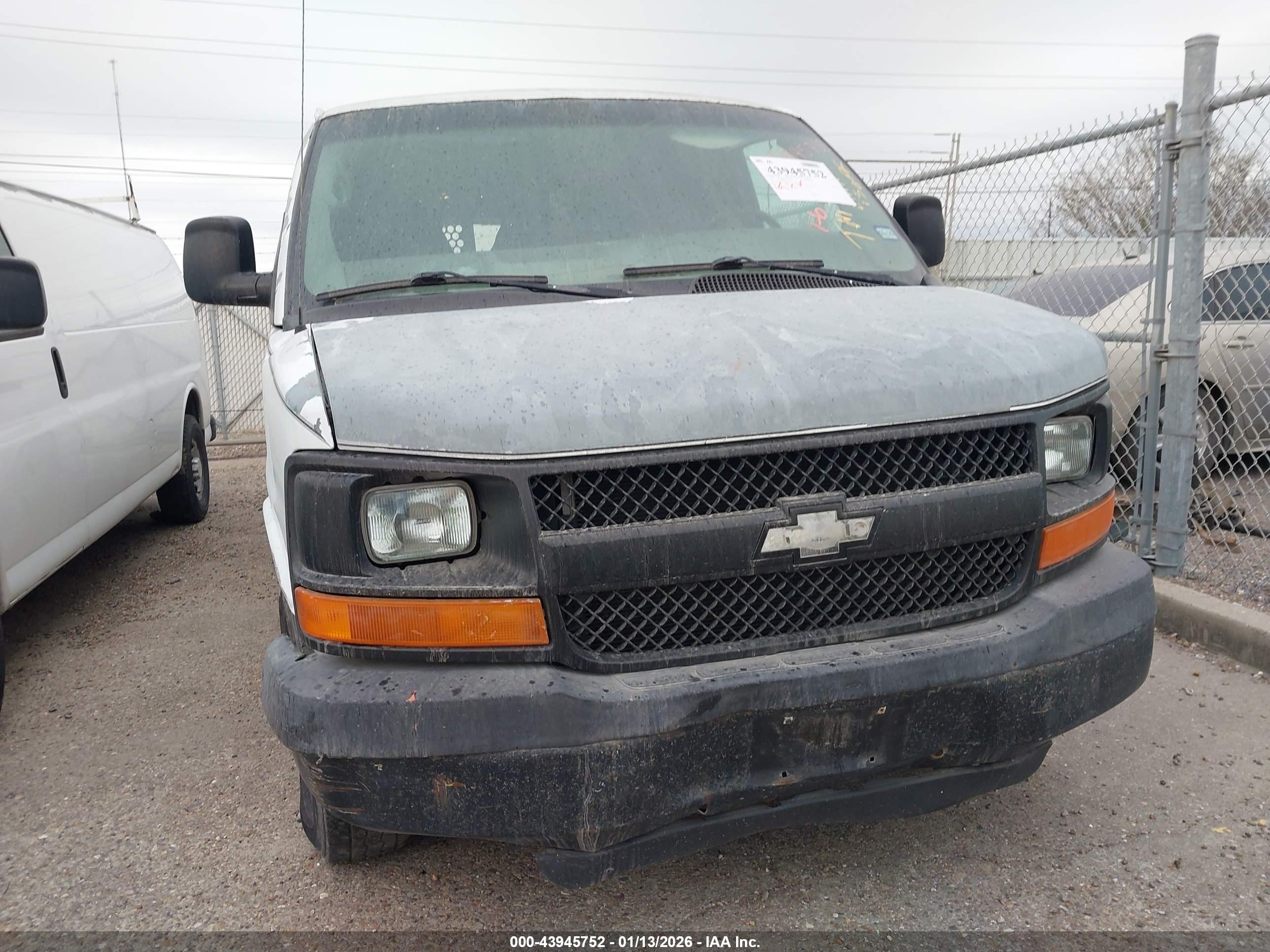 CHEVROLET EXPRESS image 6