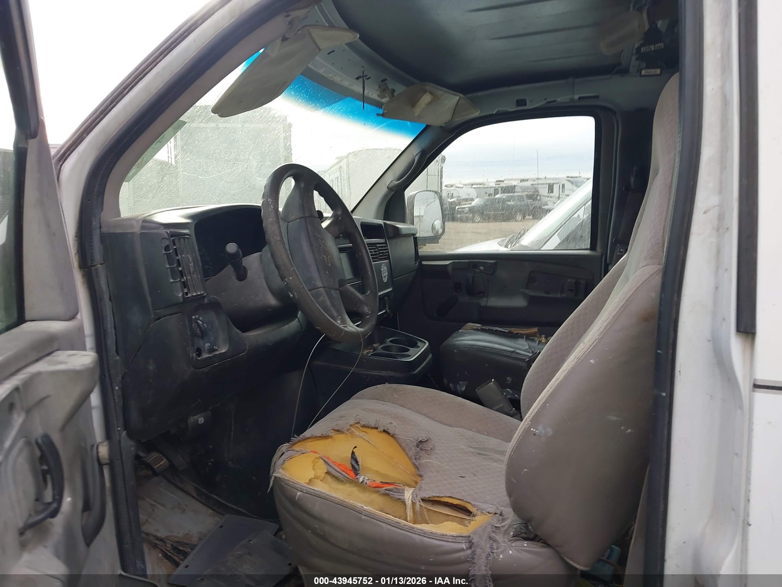 CHEVROLET EXPRESS image 8