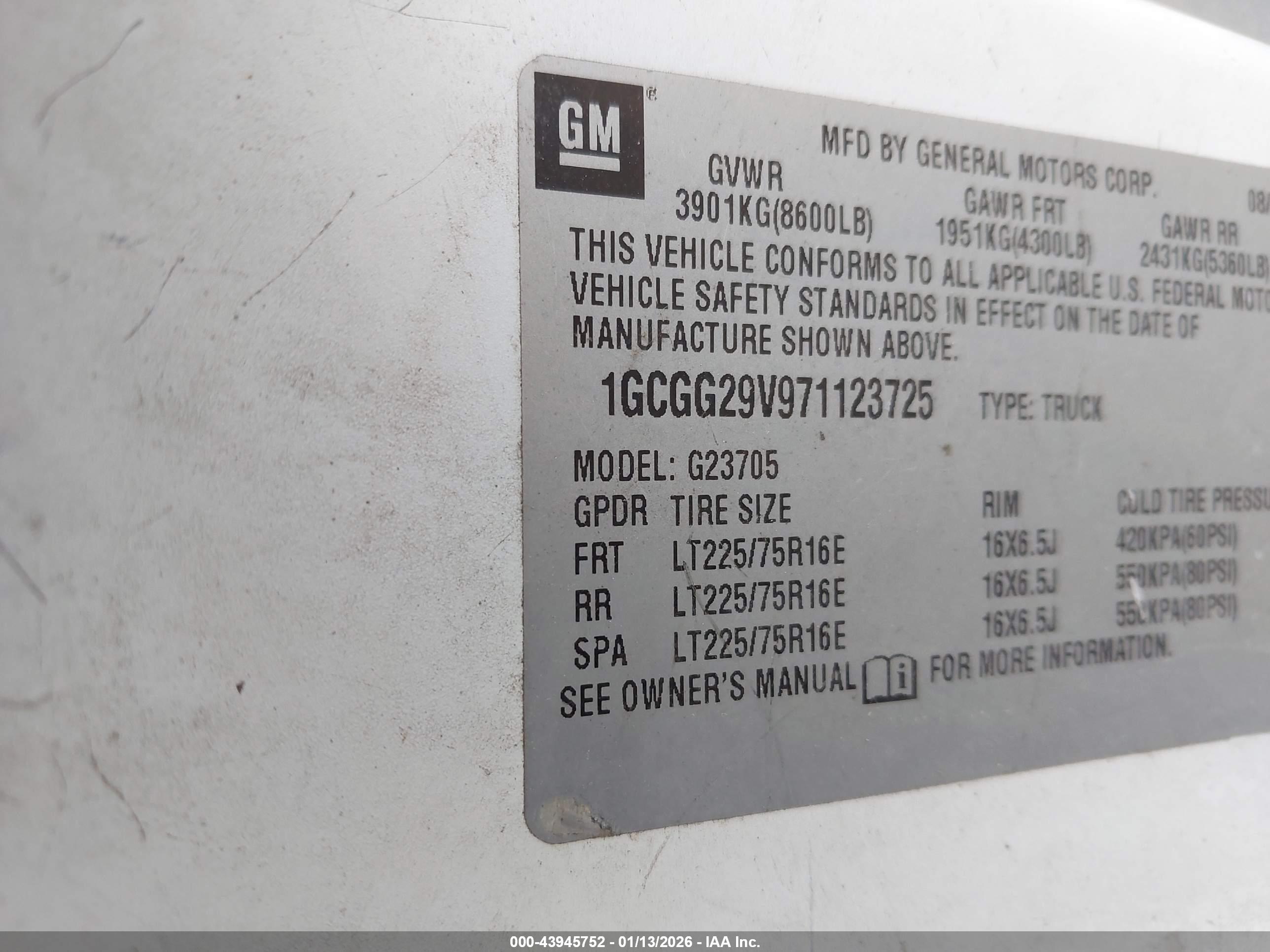 CHEVROLET EXPRESS image 9