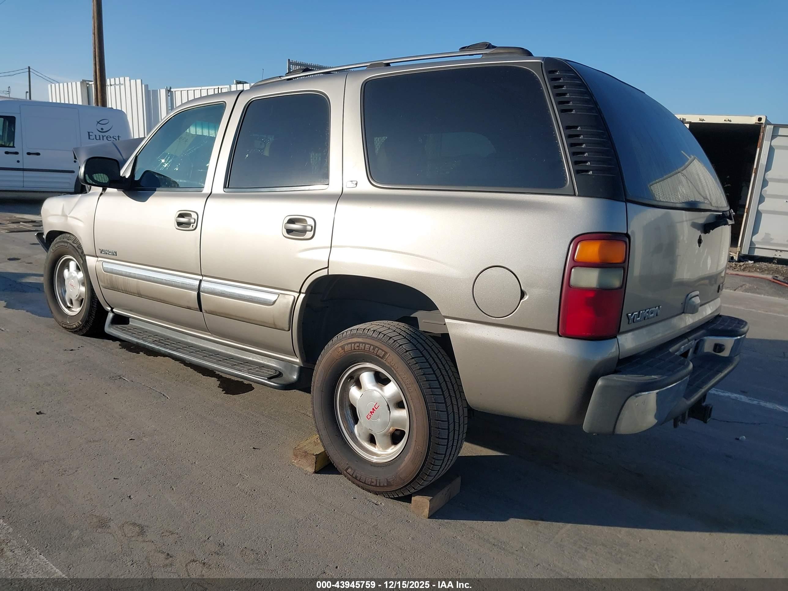 GMC YUKON image 3