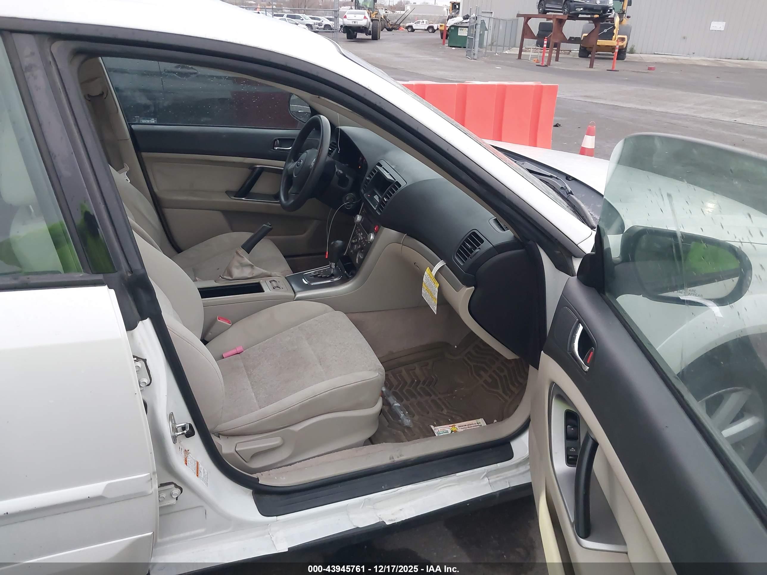 SUBARU OUTBACK image 5
