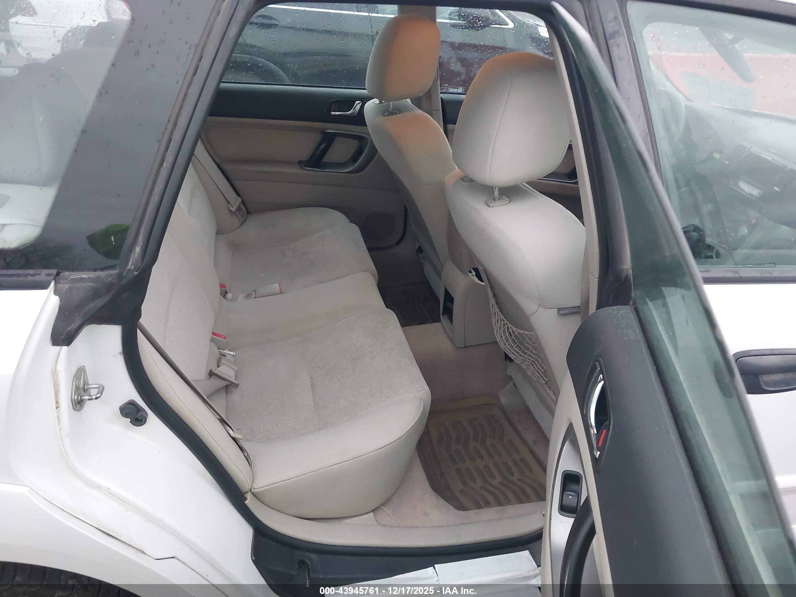 SUBARU OUTBACK image 8