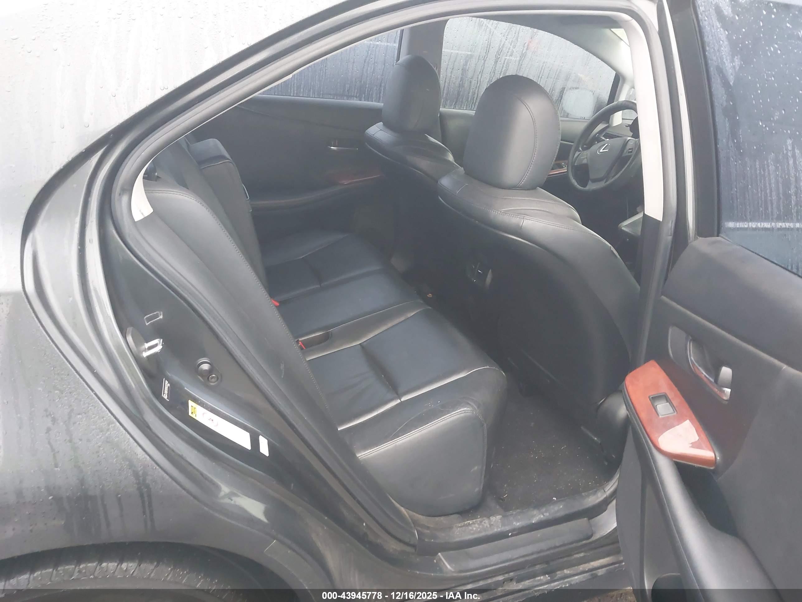 LEXUS HS image 8