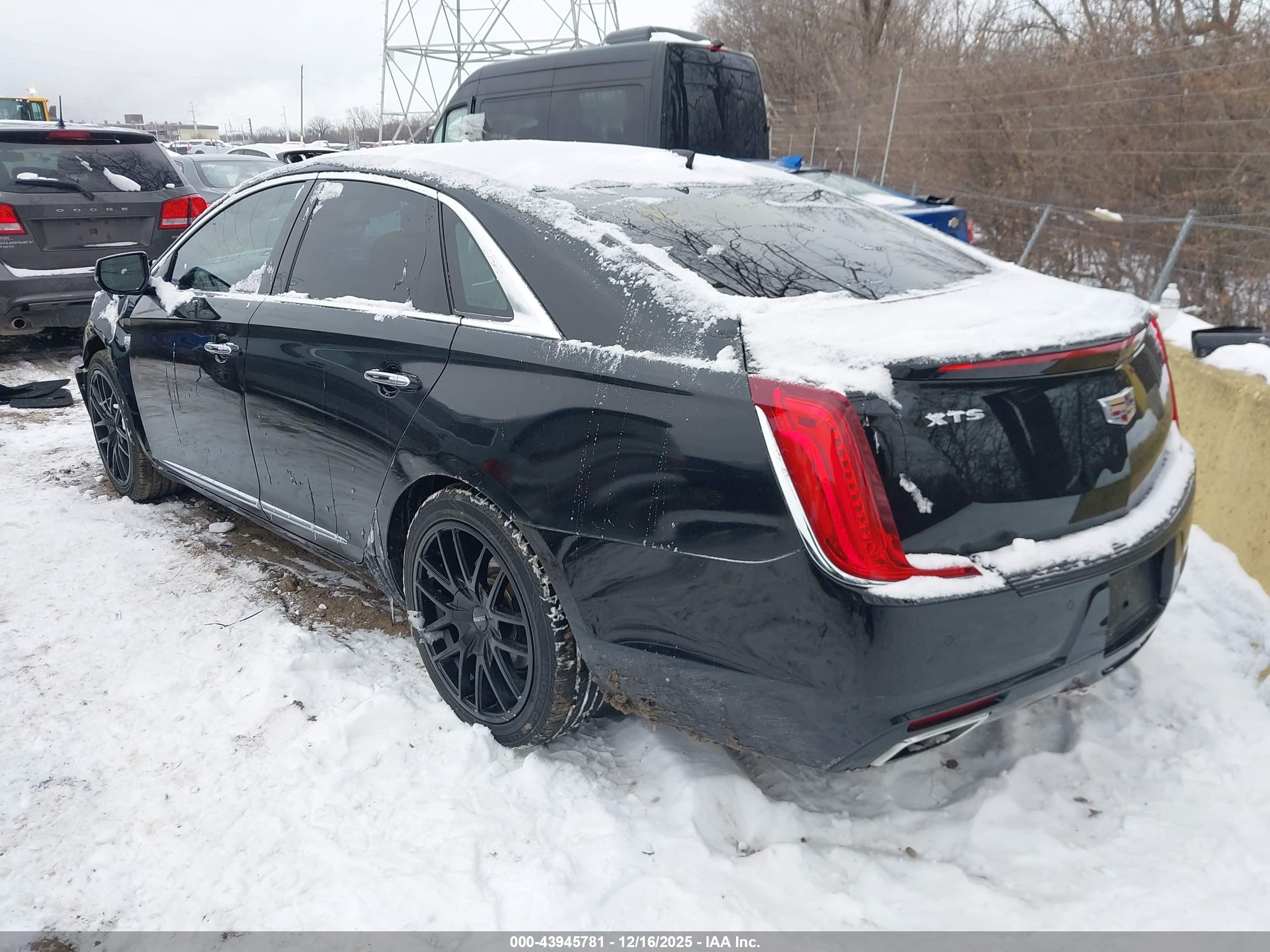 CADILLAC XTS image 3