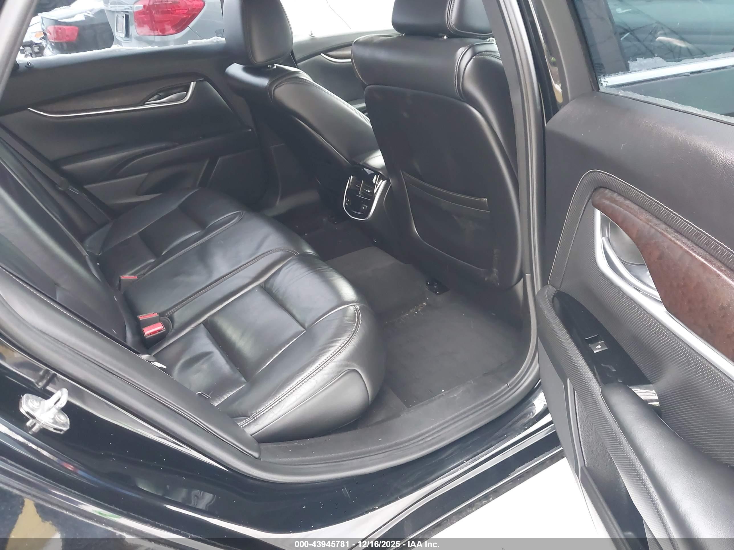 CADILLAC XTS image 8