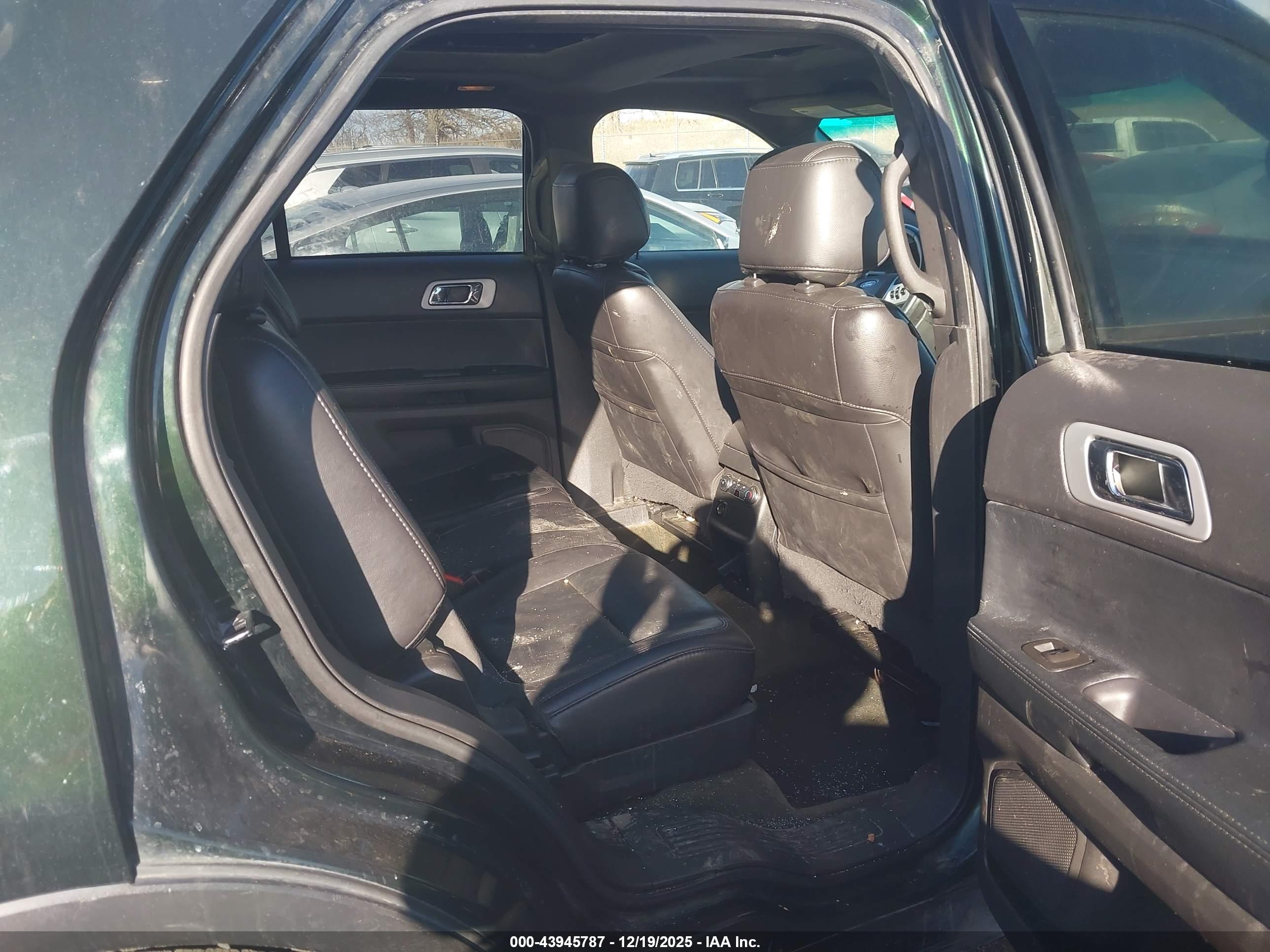 FORD EXPLORER image 8