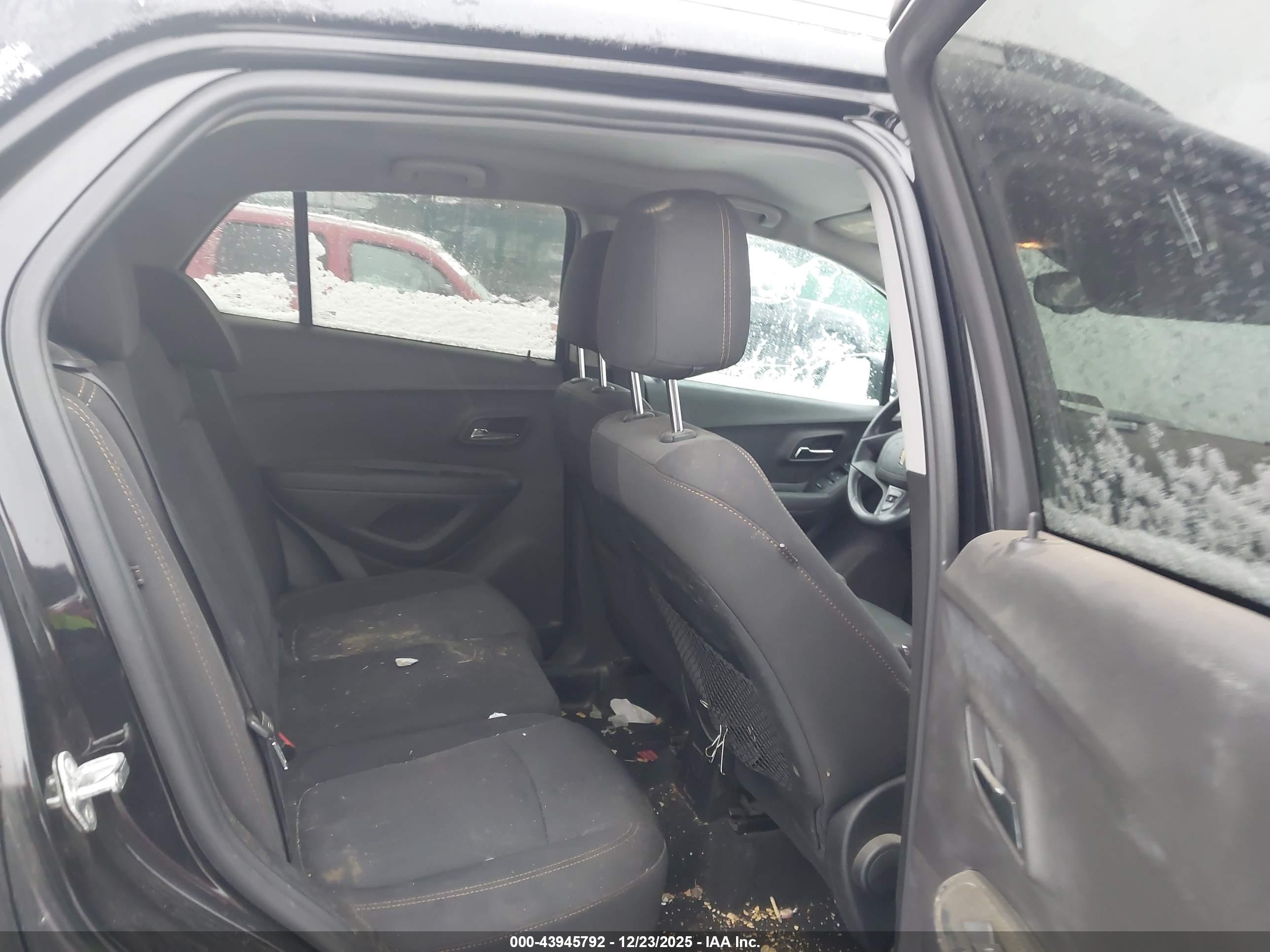 CHEVROLET TRAX image 8