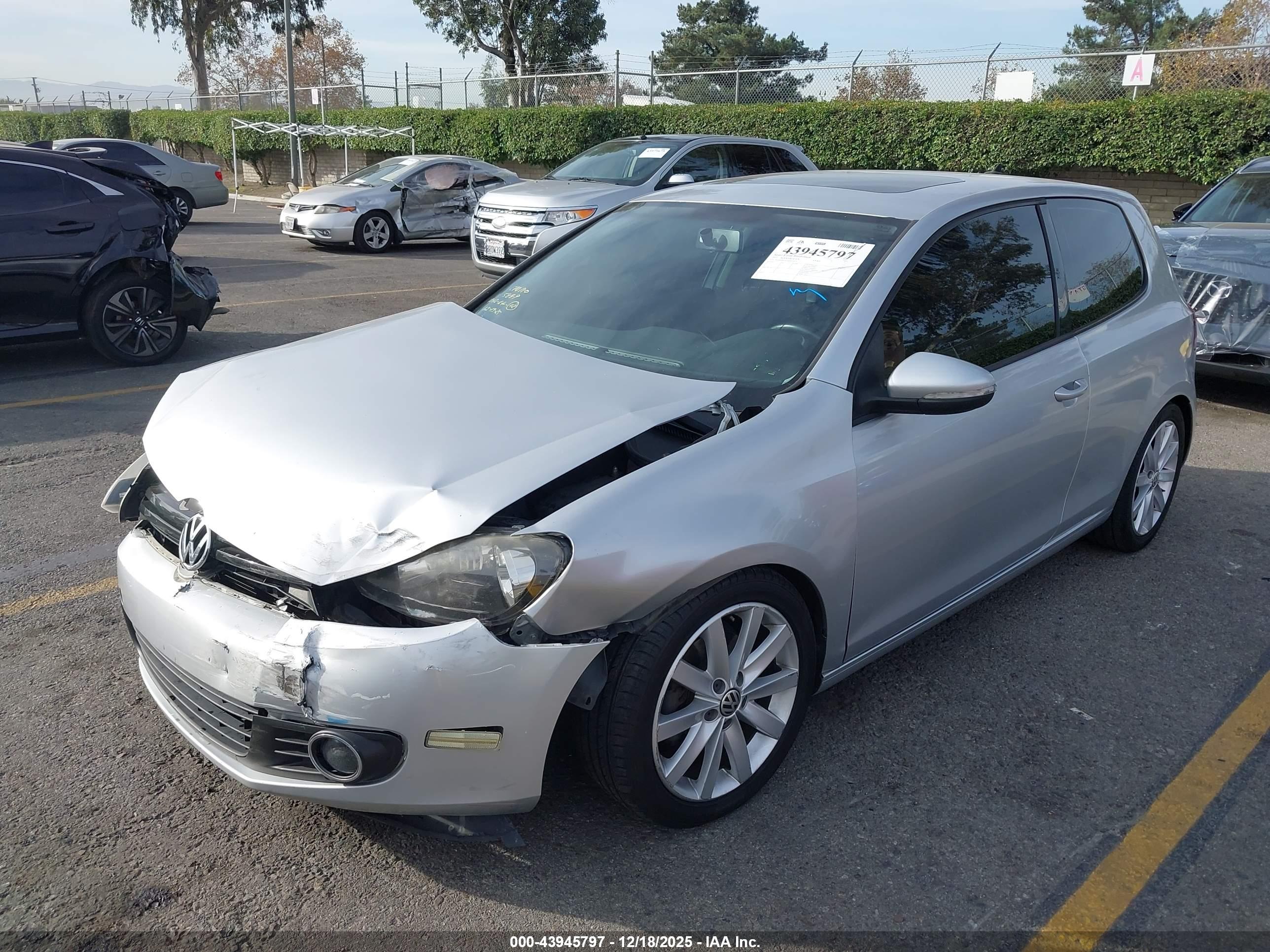 VOLKSWAGEN GOLF image 2