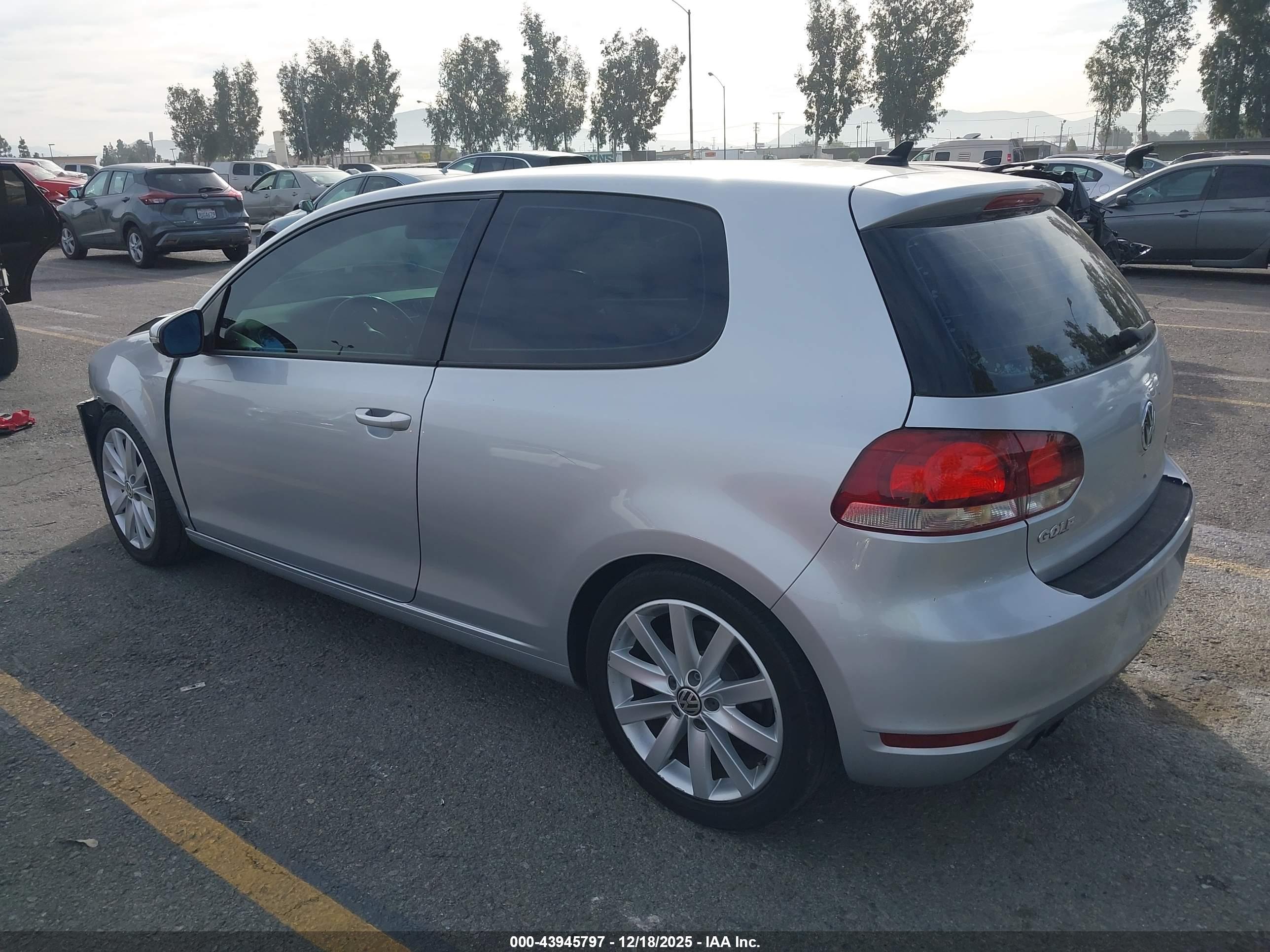 VOLKSWAGEN GOLF image 3
