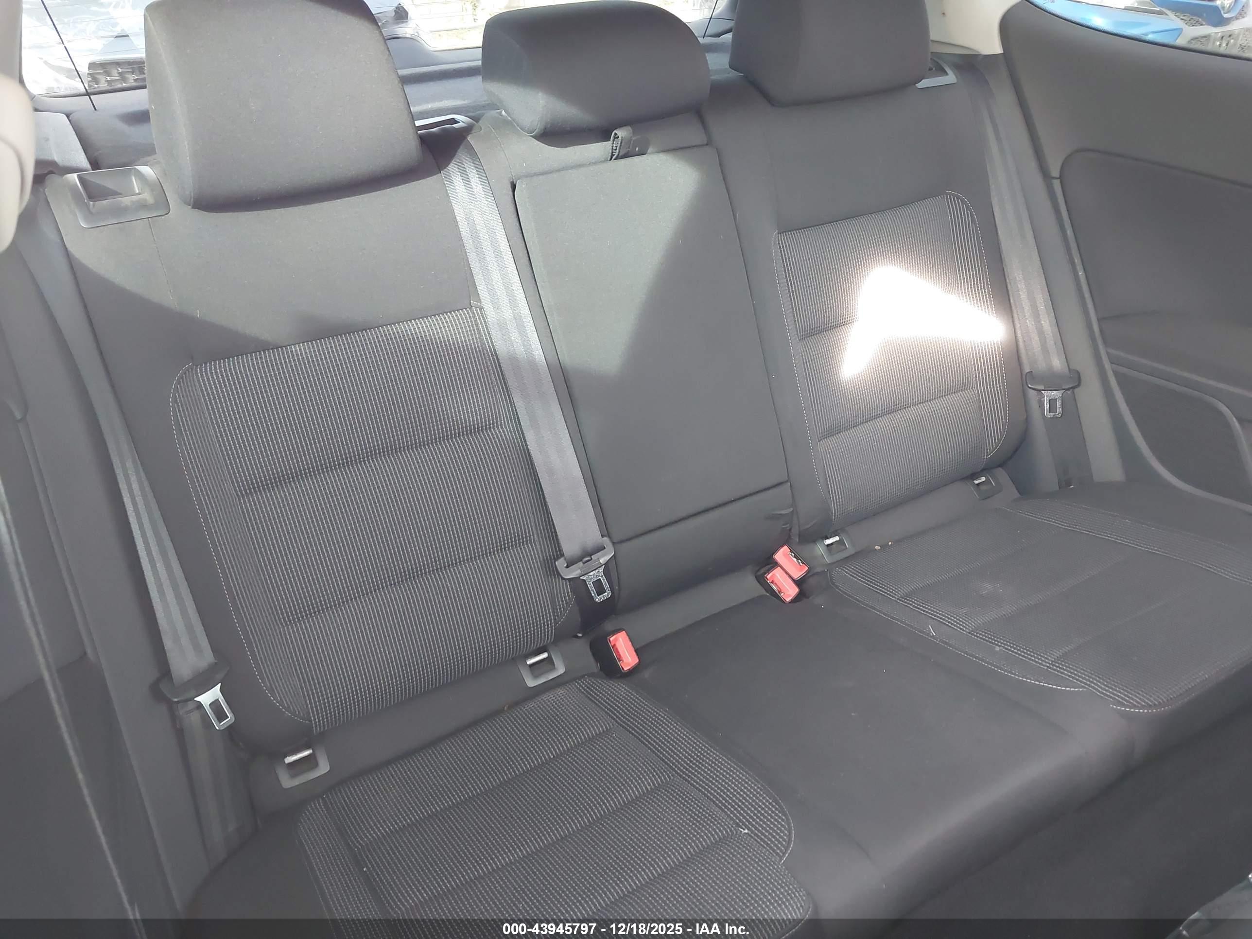 VOLKSWAGEN GOLF image 8