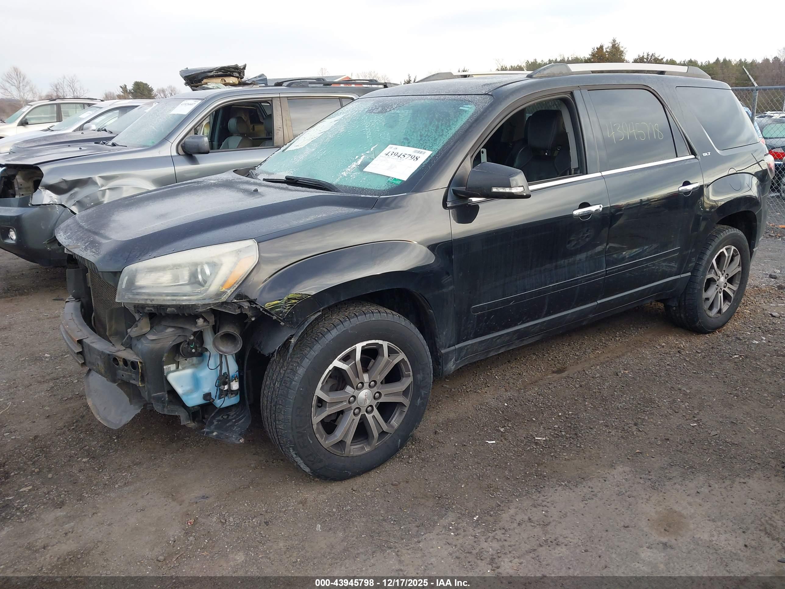 GMC ACADIA image 2