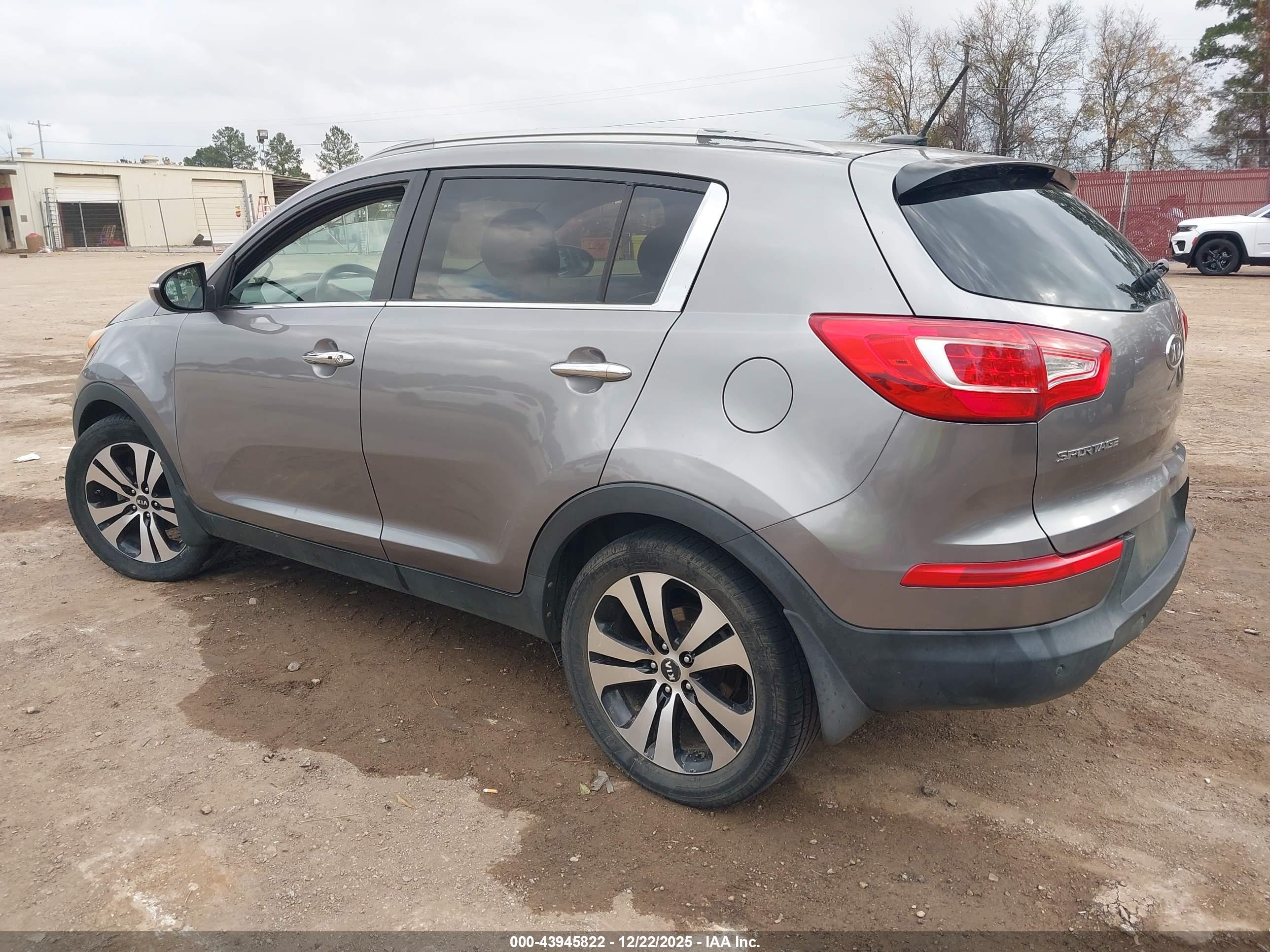 KIA SPORTAGE image 3