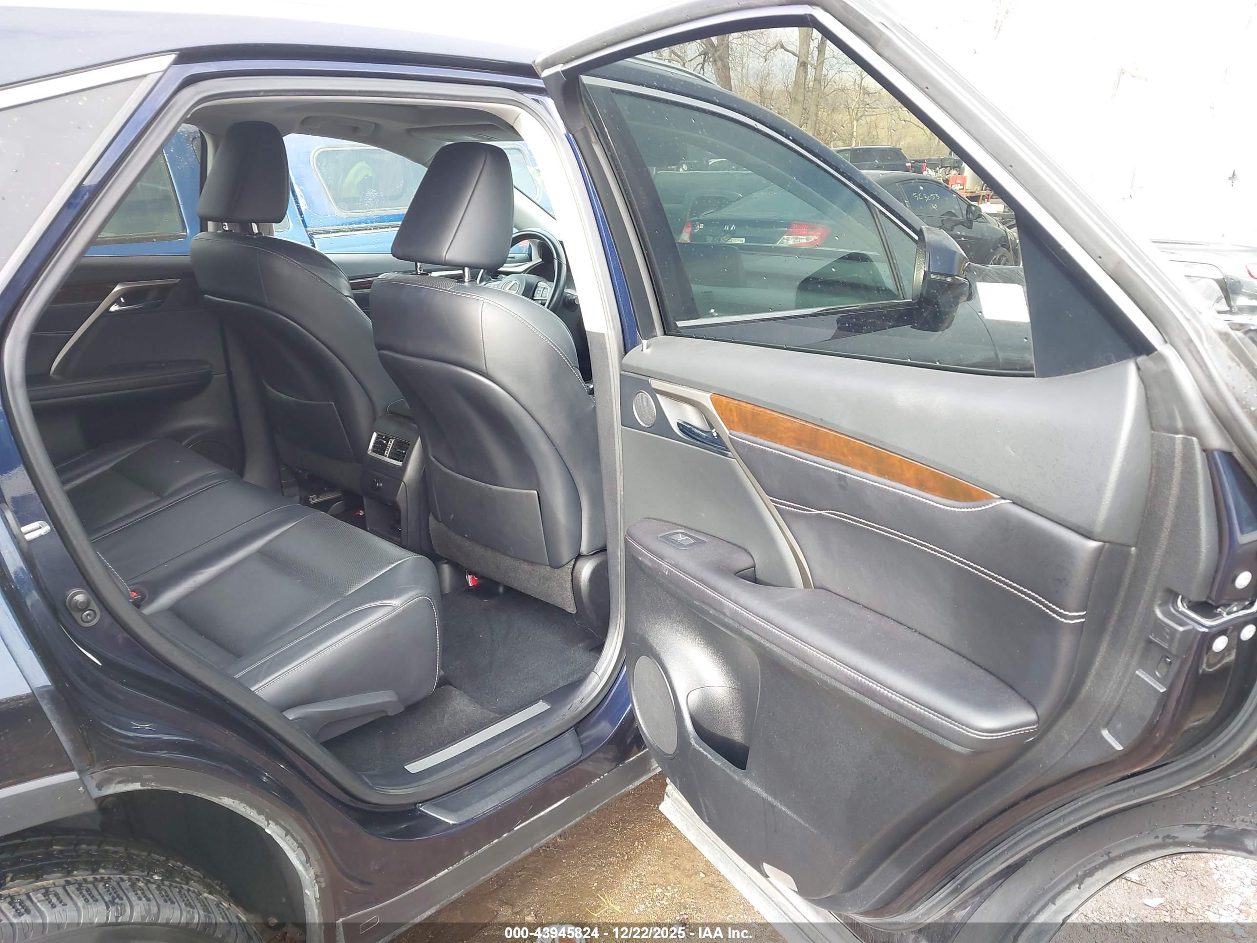 LEXUS RX image 8