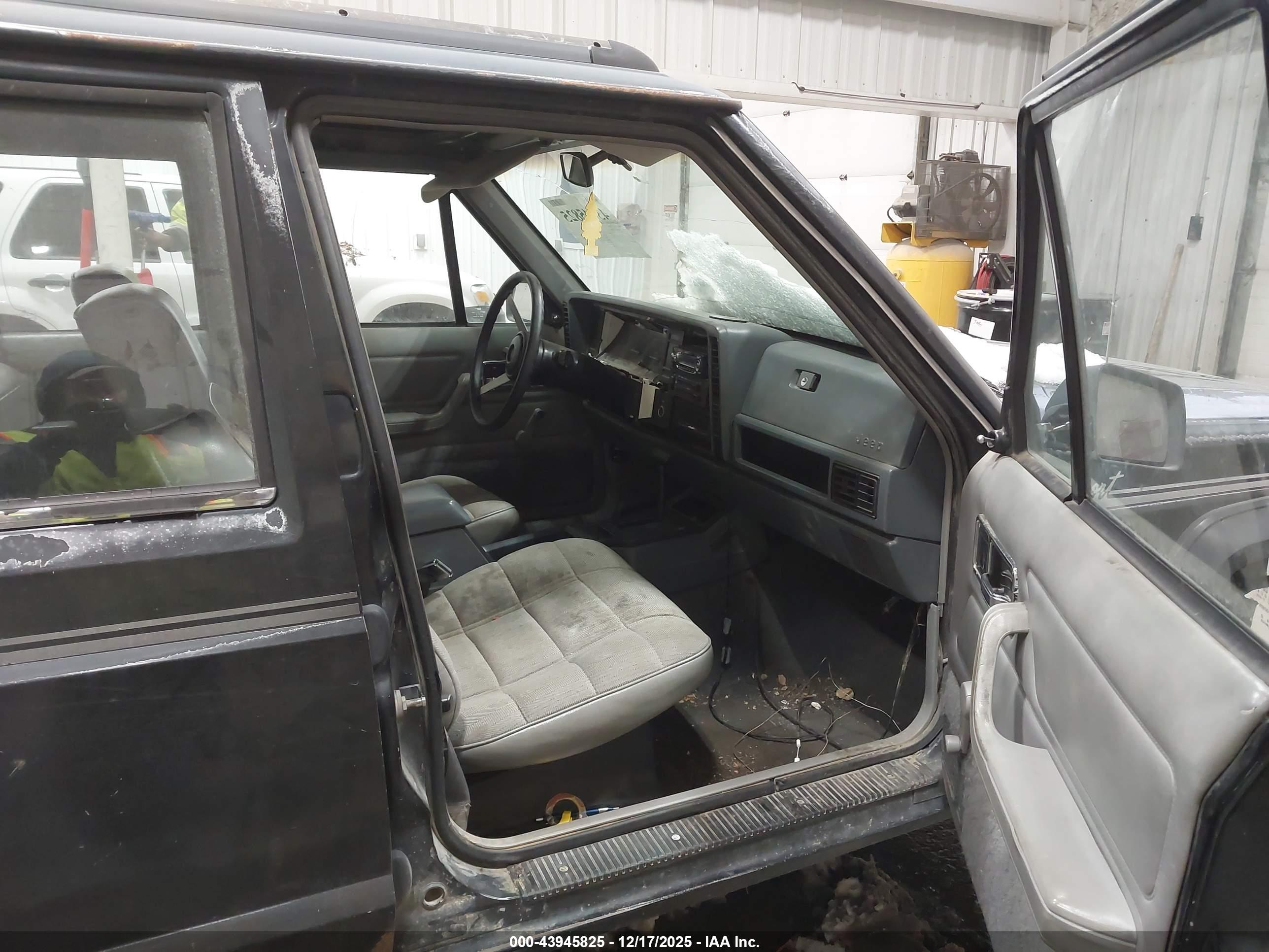 JEEP CHEROKEE image 5