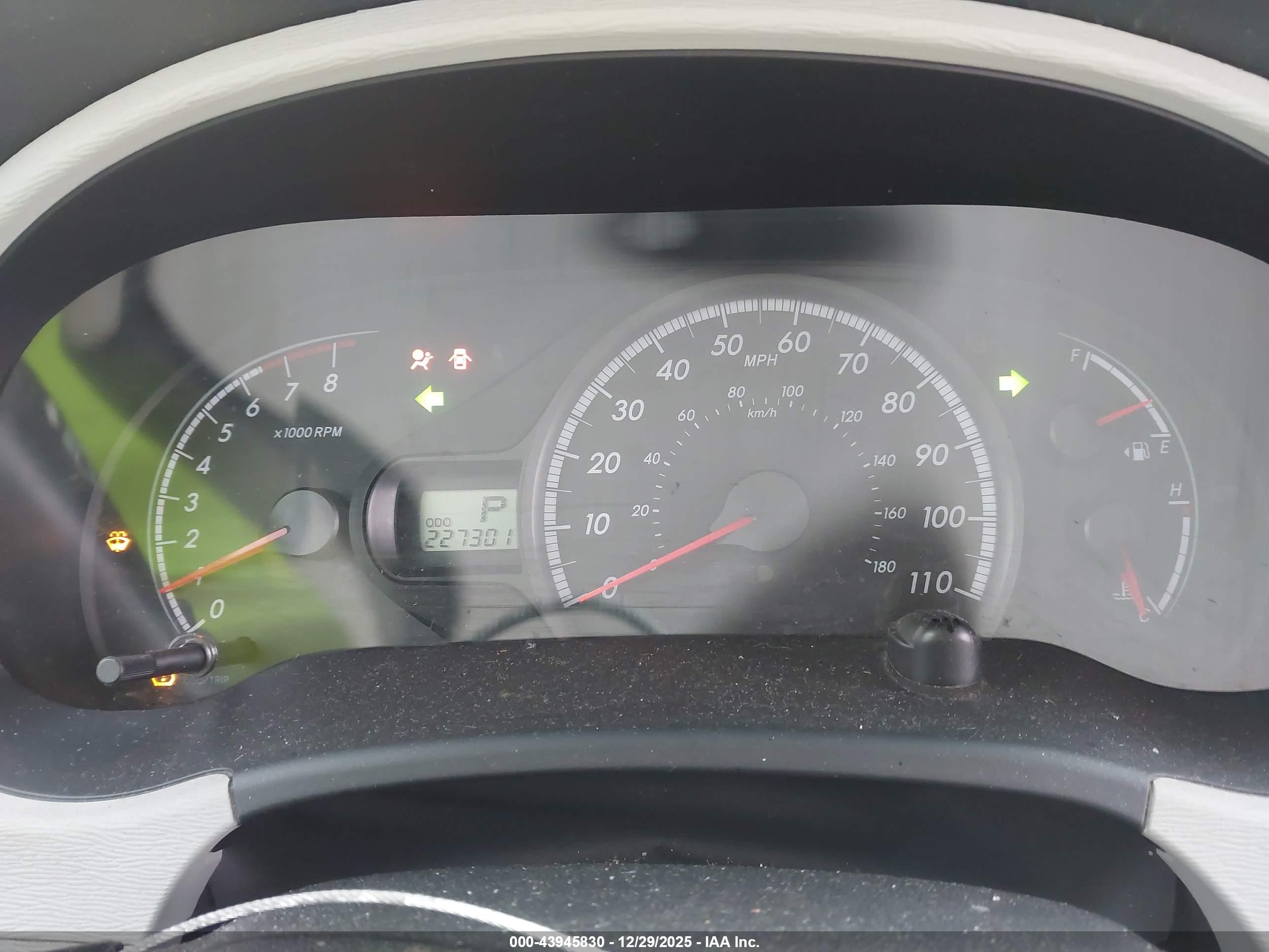 TOYOTA SIENNA image 7