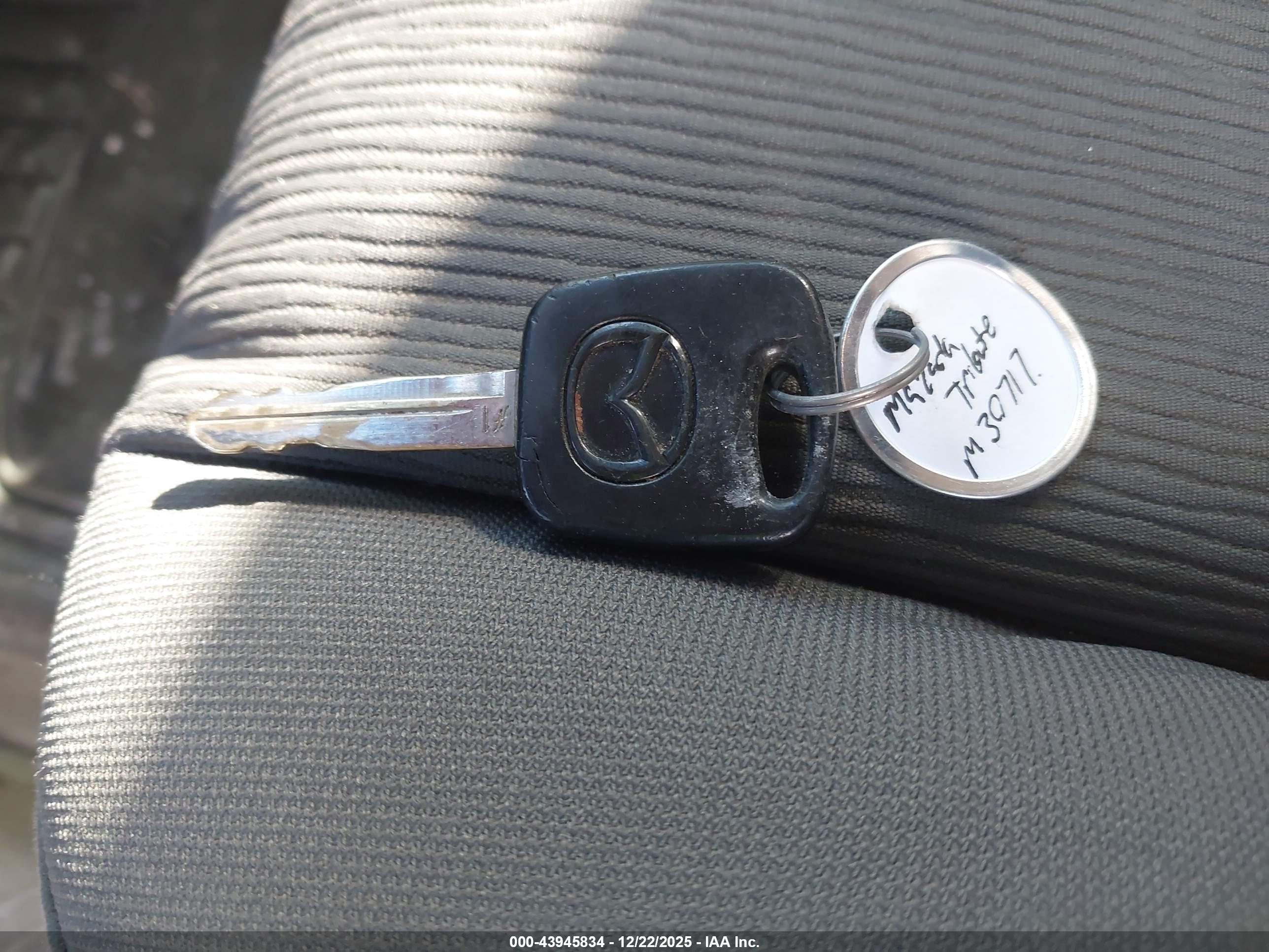 MAZDA TRIBUTE image 11