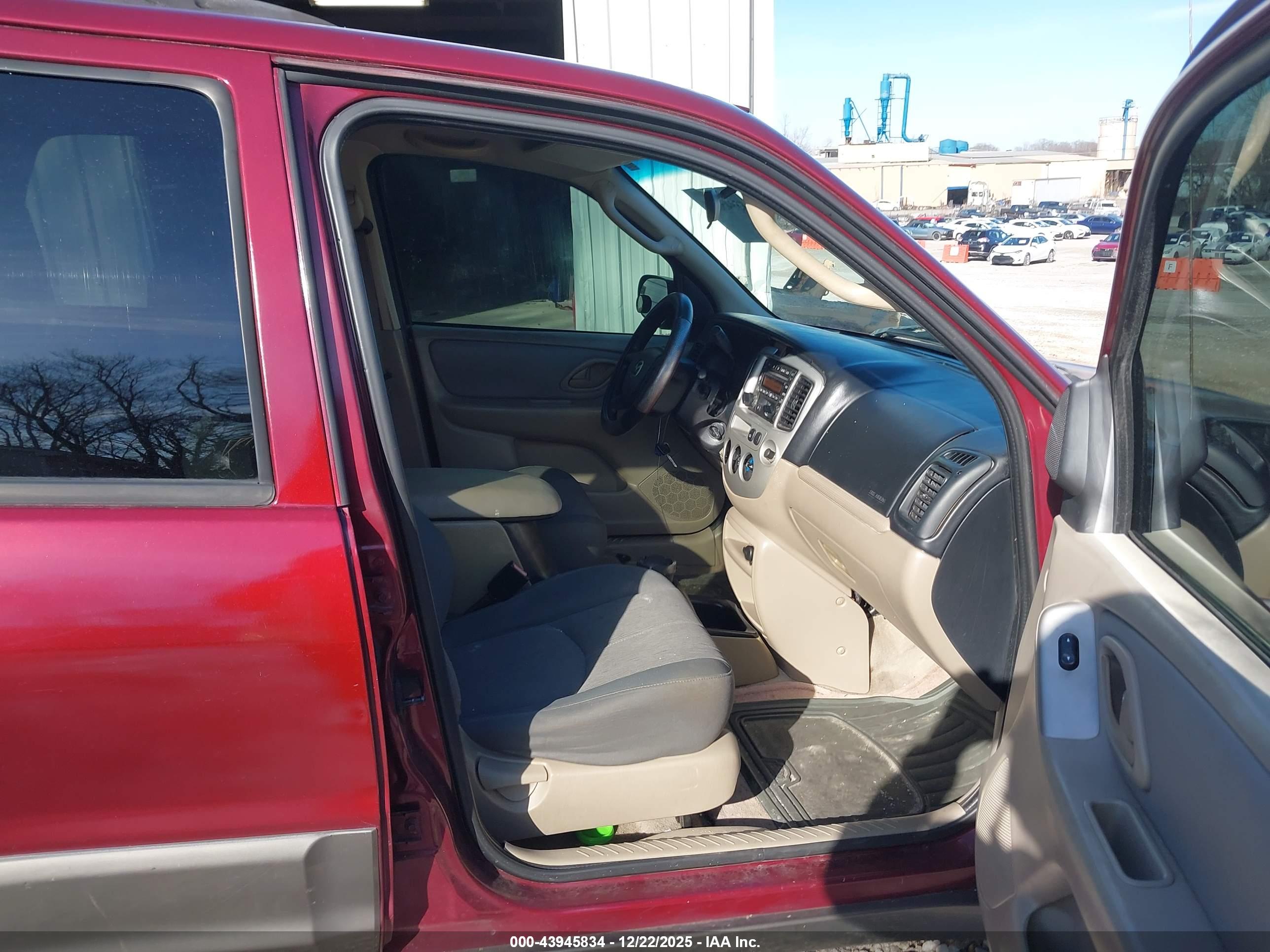 MAZDA TRIBUTE image 5