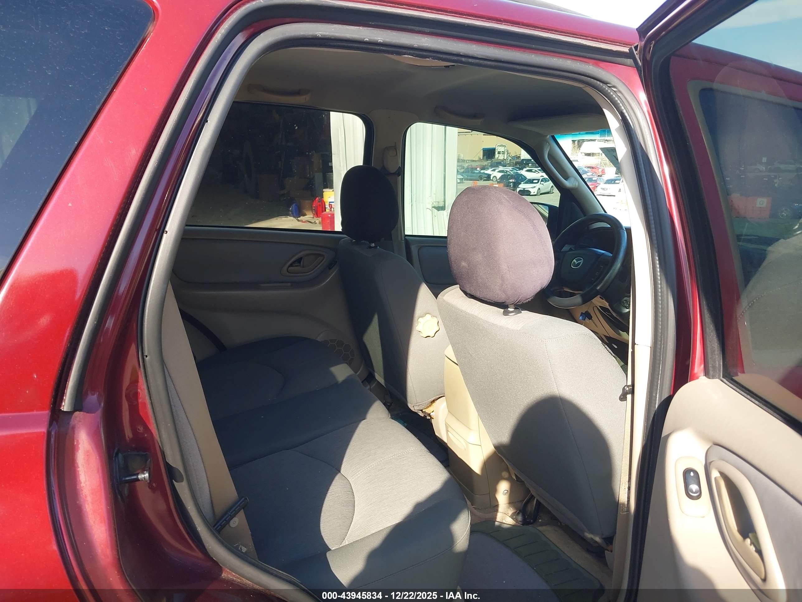 MAZDA TRIBUTE image 8