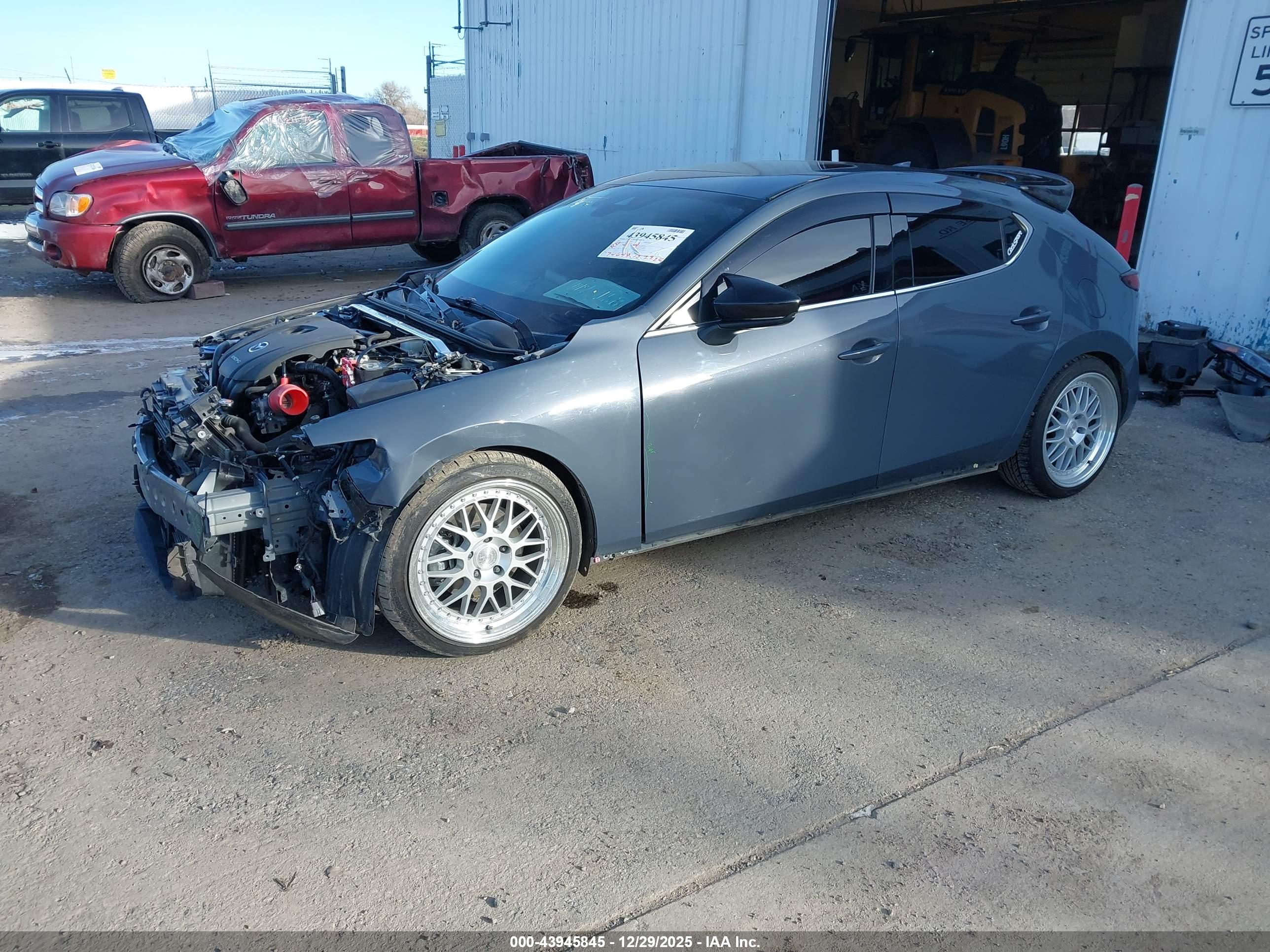MAZDA MAZDA3 image 2