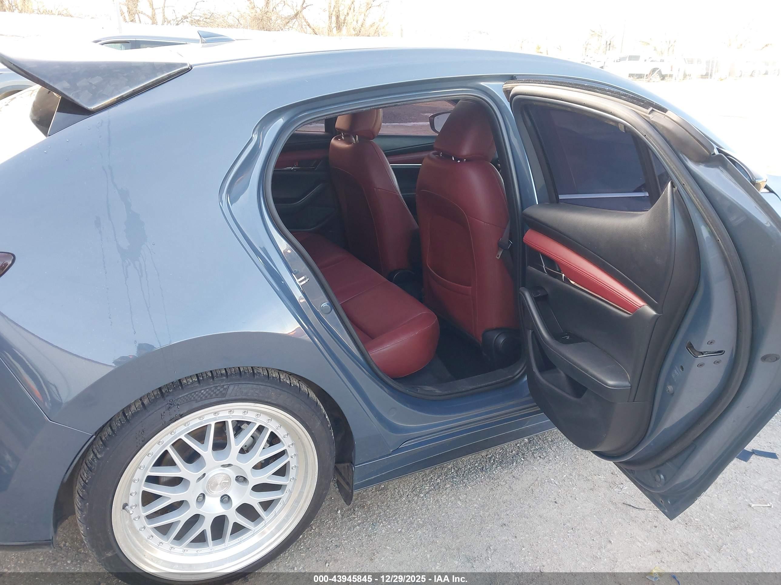 MAZDA MAZDA3 image 8