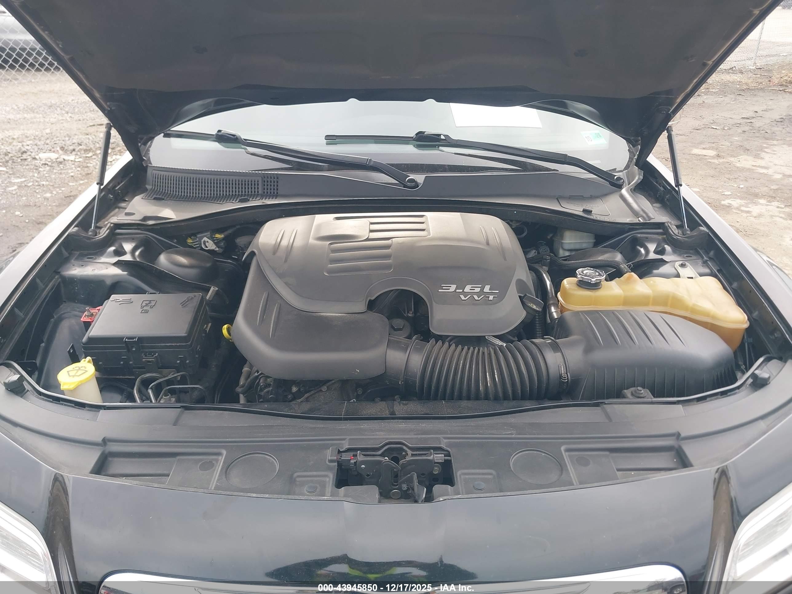 CHRYSLER 300 image 10