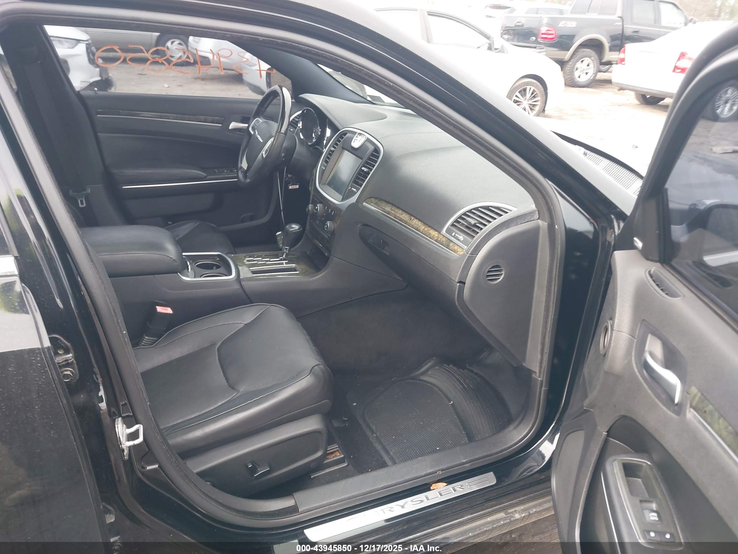 CHRYSLER 300 image 5