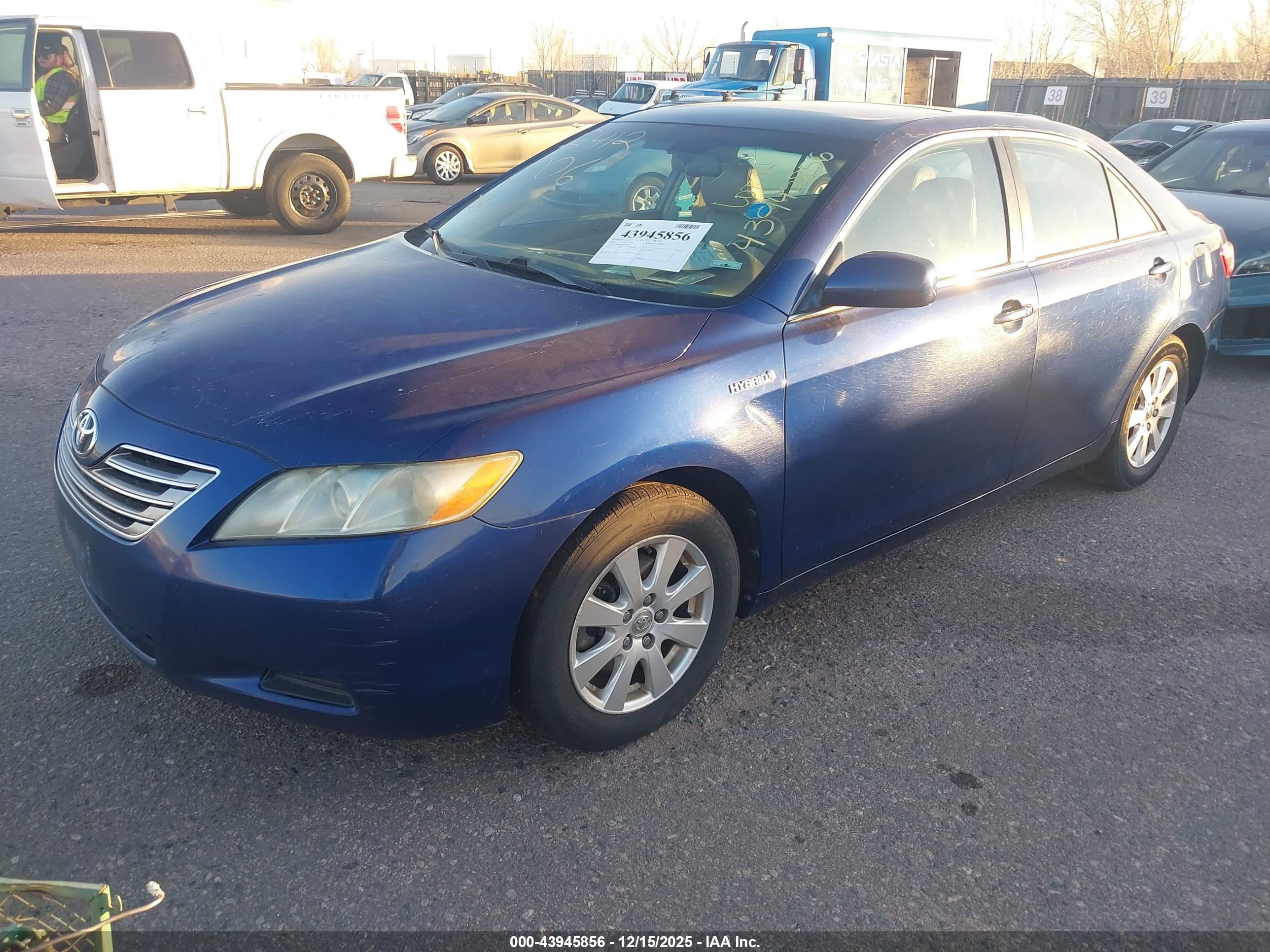 TOYOTA CAMRY image 2