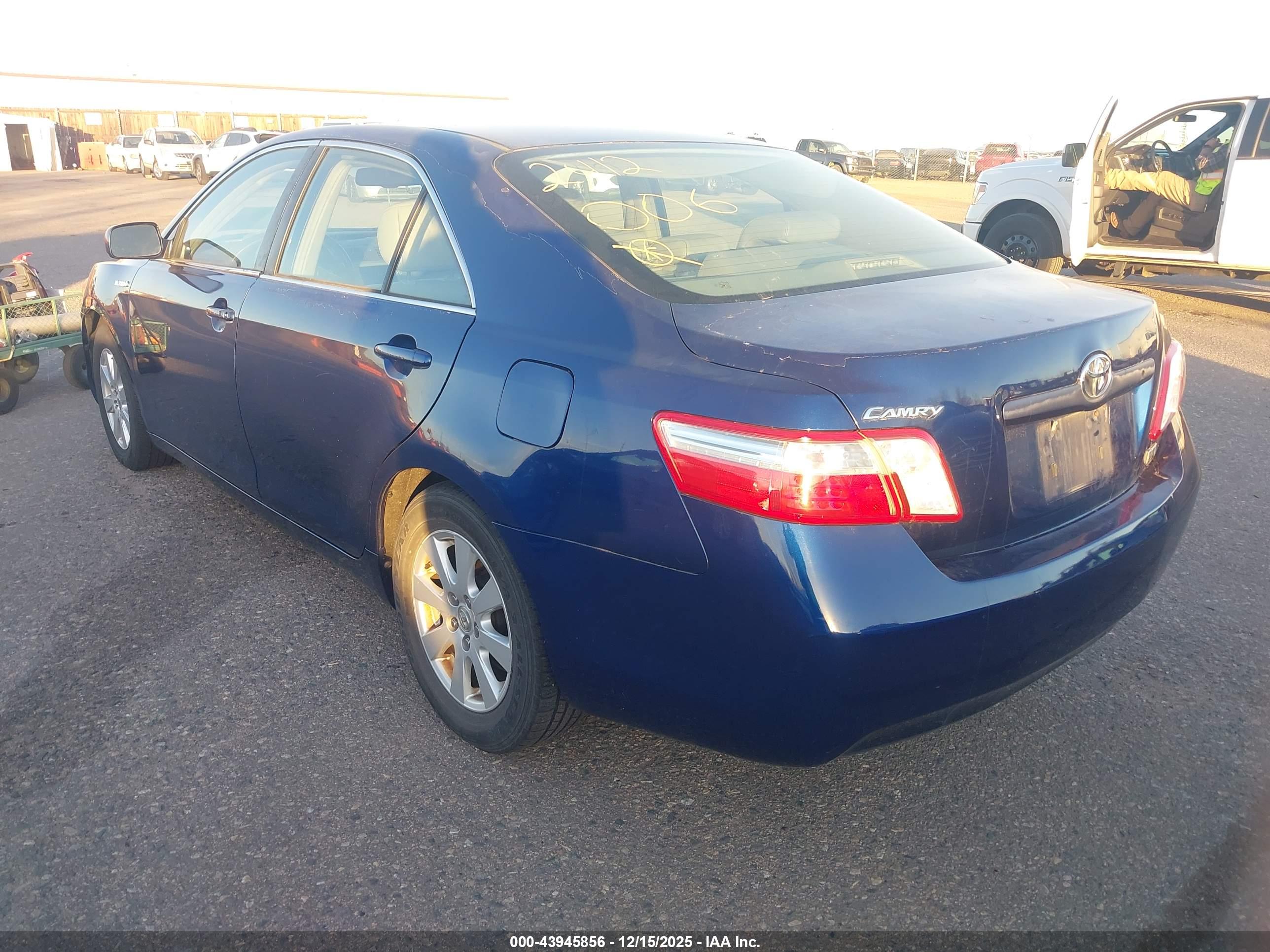 TOYOTA CAMRY image 3