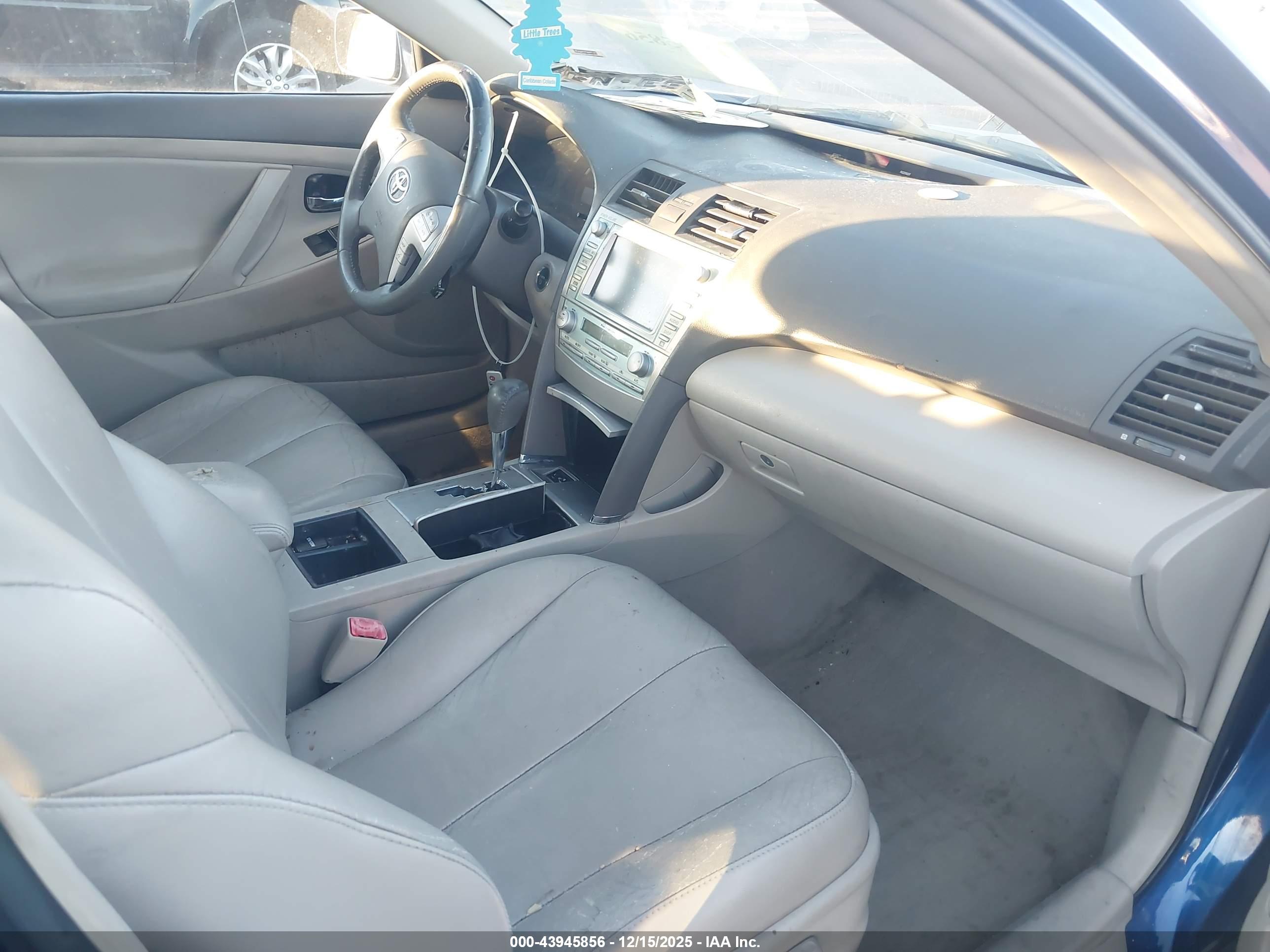 TOYOTA CAMRY image 5