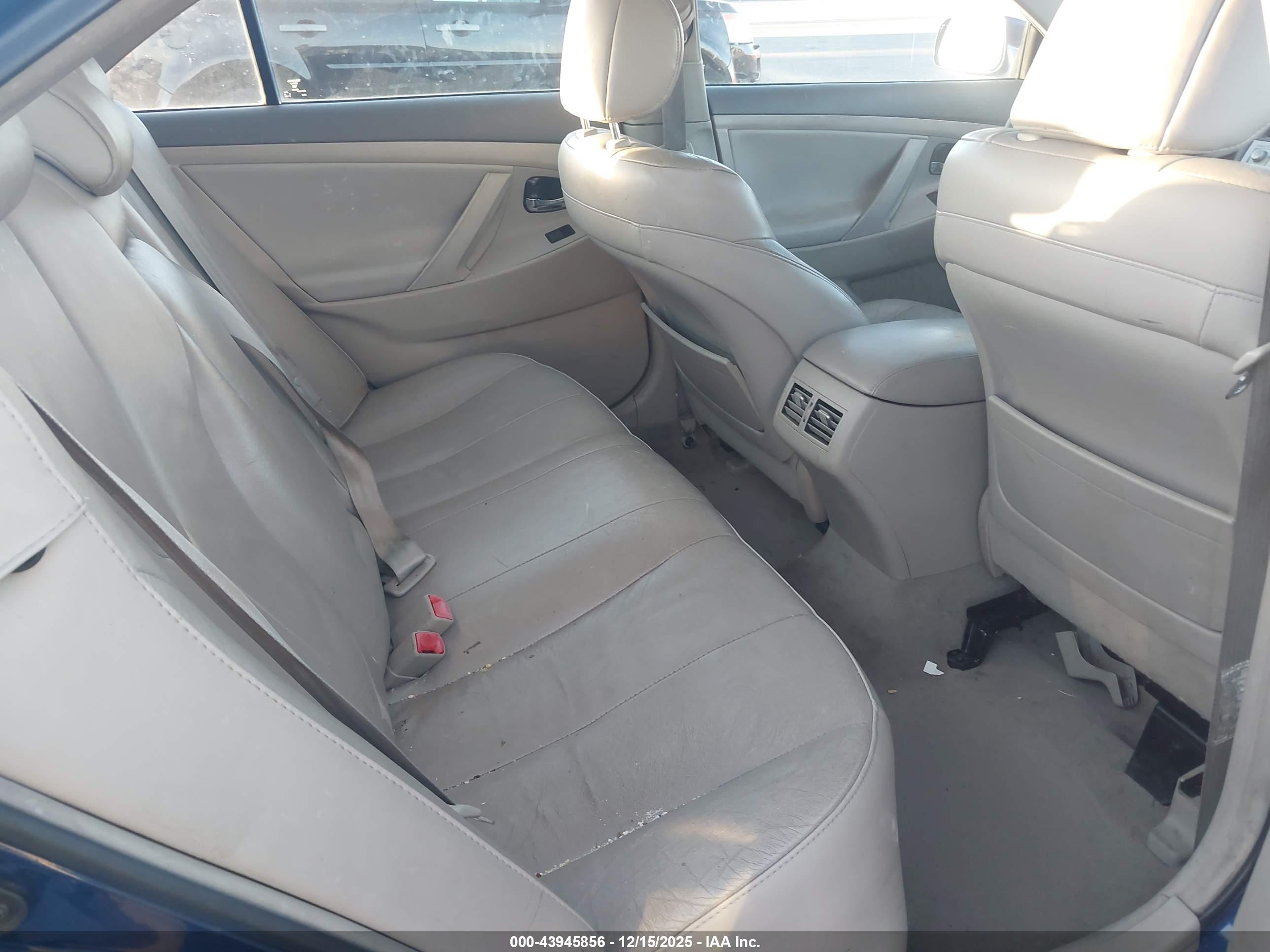 TOYOTA CAMRY image 8
