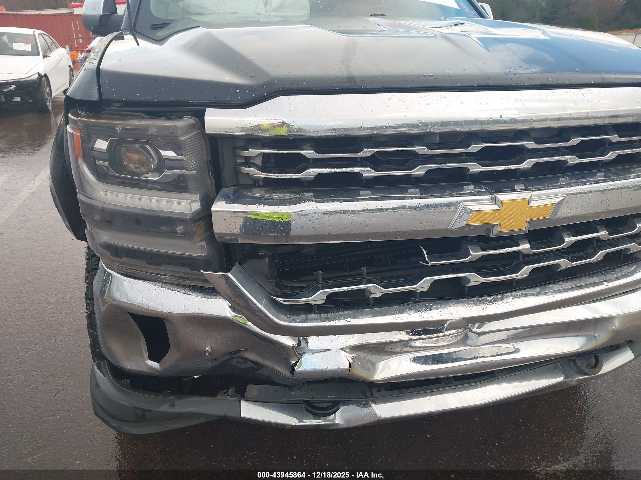 CHEVROLET SILVERADO image 6