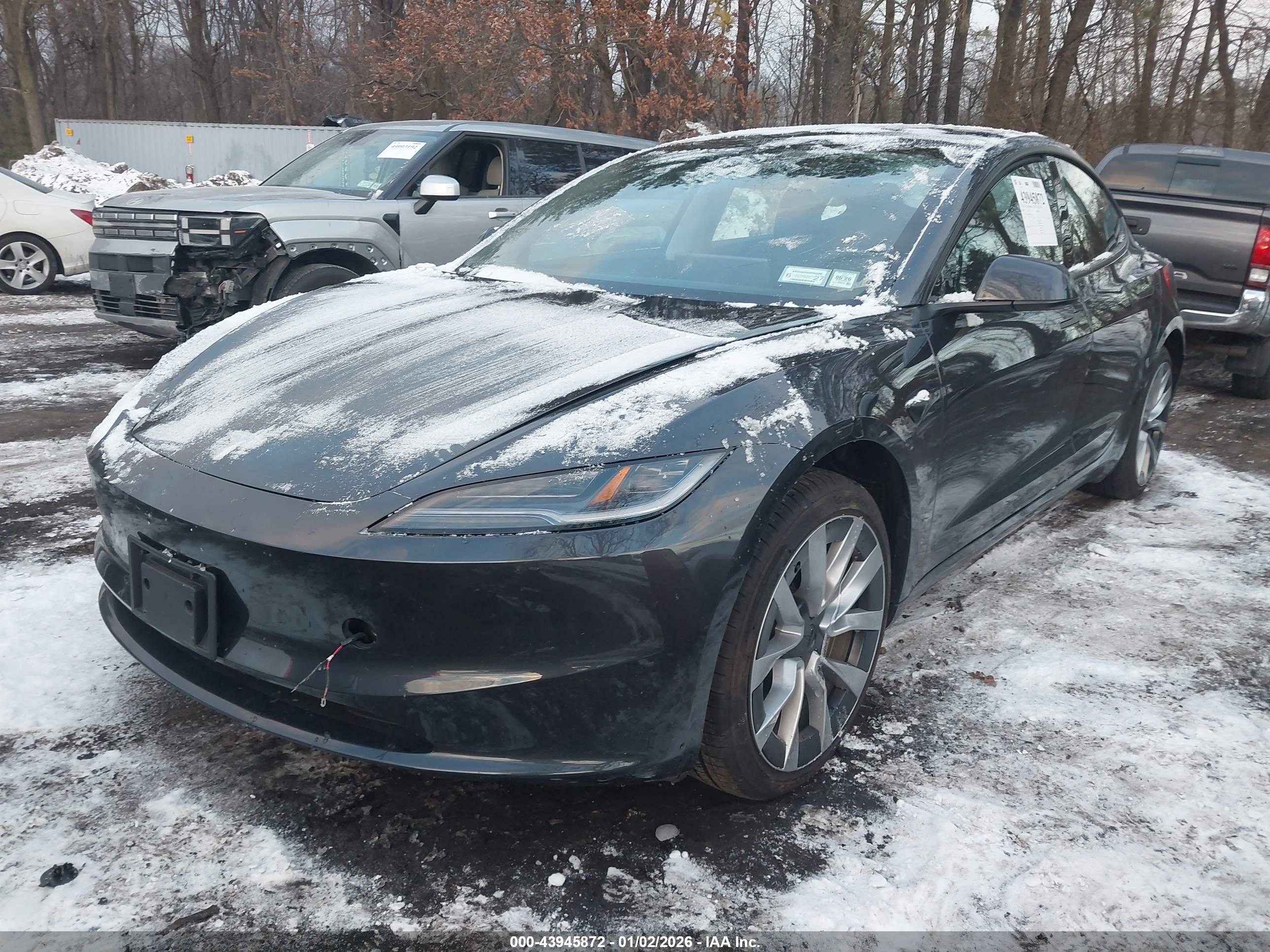 TESLA MODEL image 2