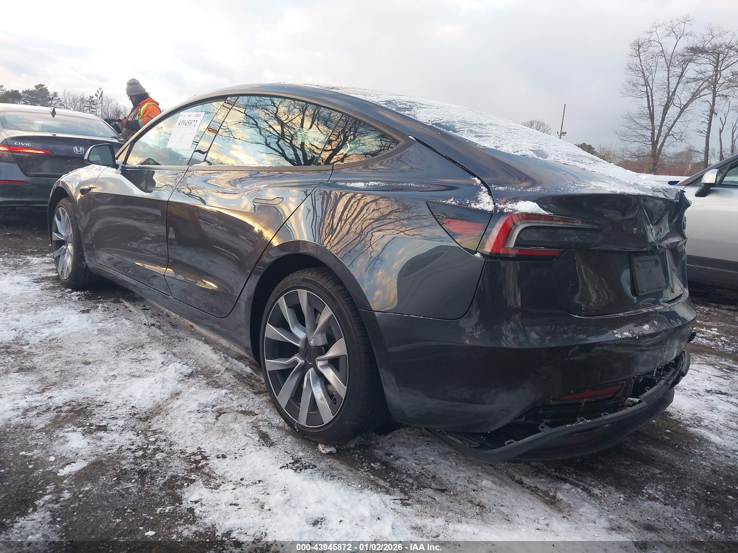 TESLA MODEL image 3