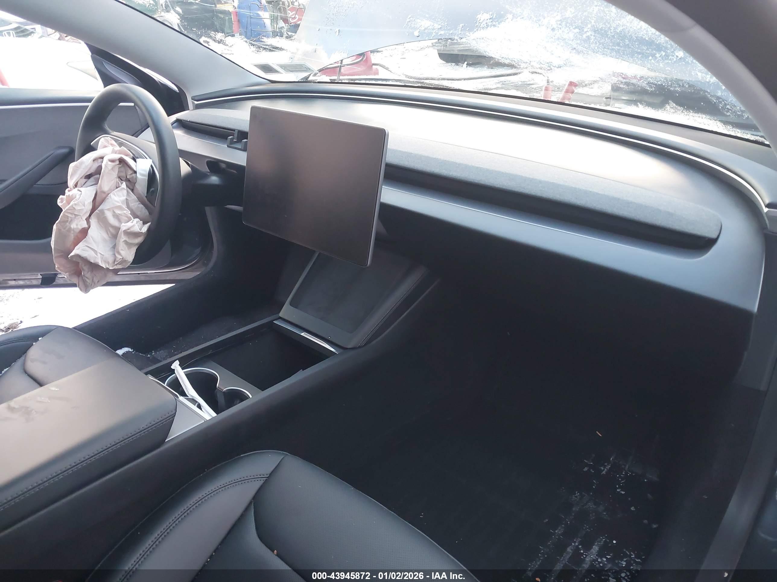 TESLA MODEL image 5