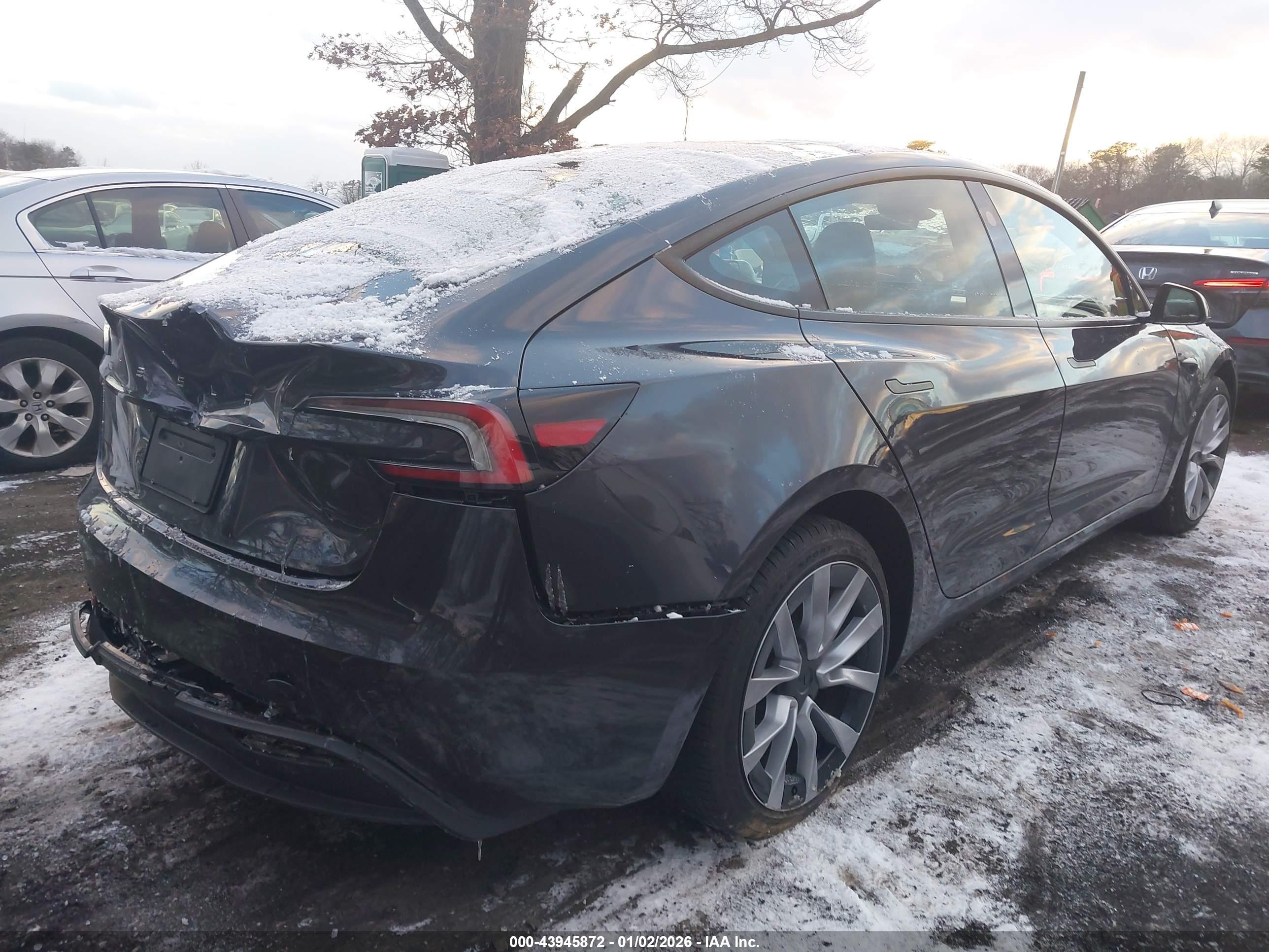 TESLA MODEL image 6