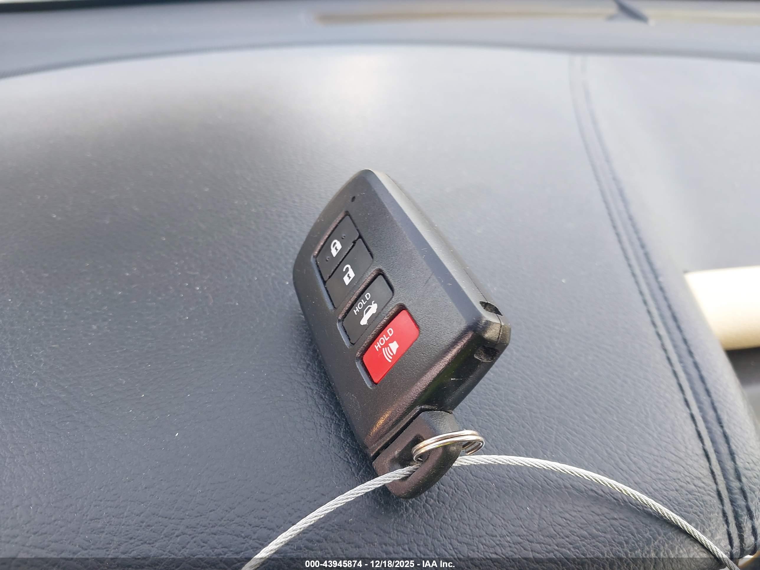 TOYOTA AVALON image 11