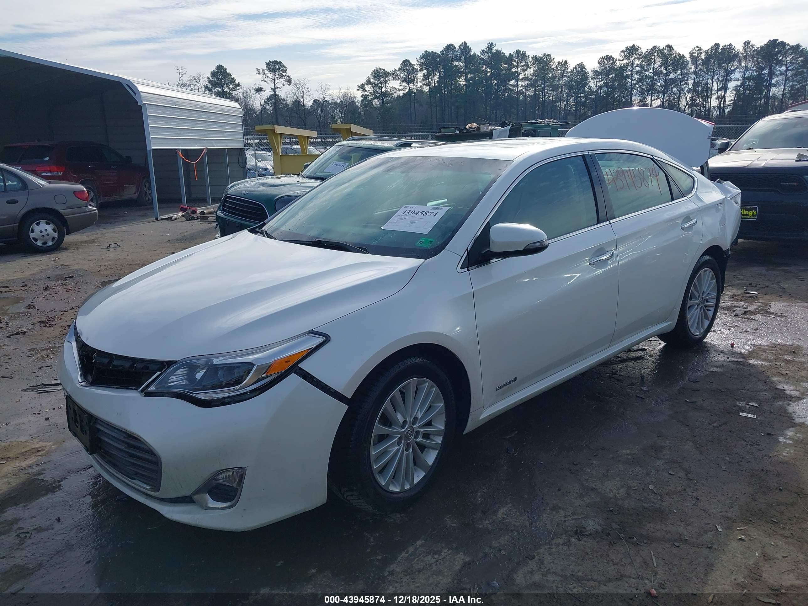 TOYOTA AVALON image 2