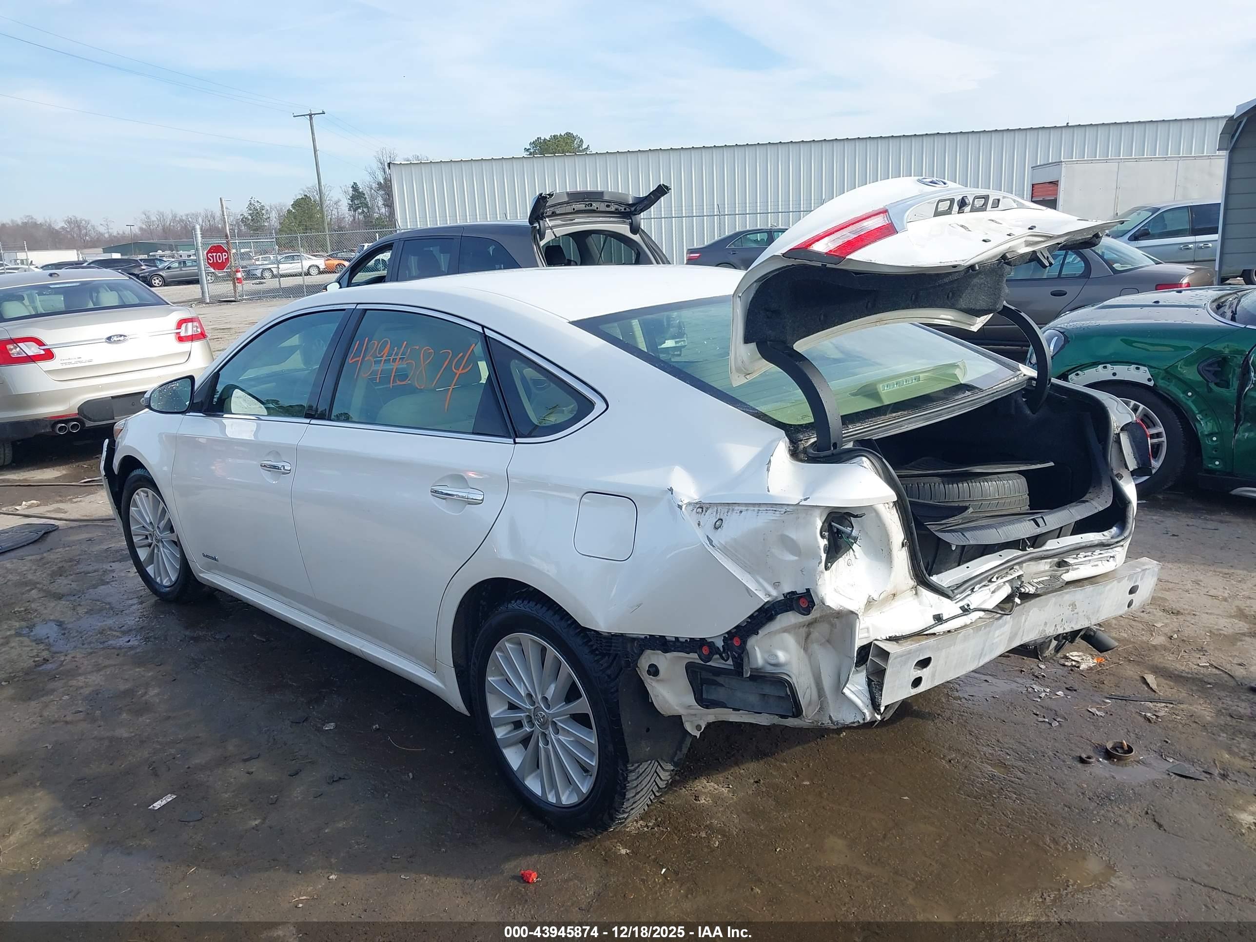TOYOTA AVALON image 3
