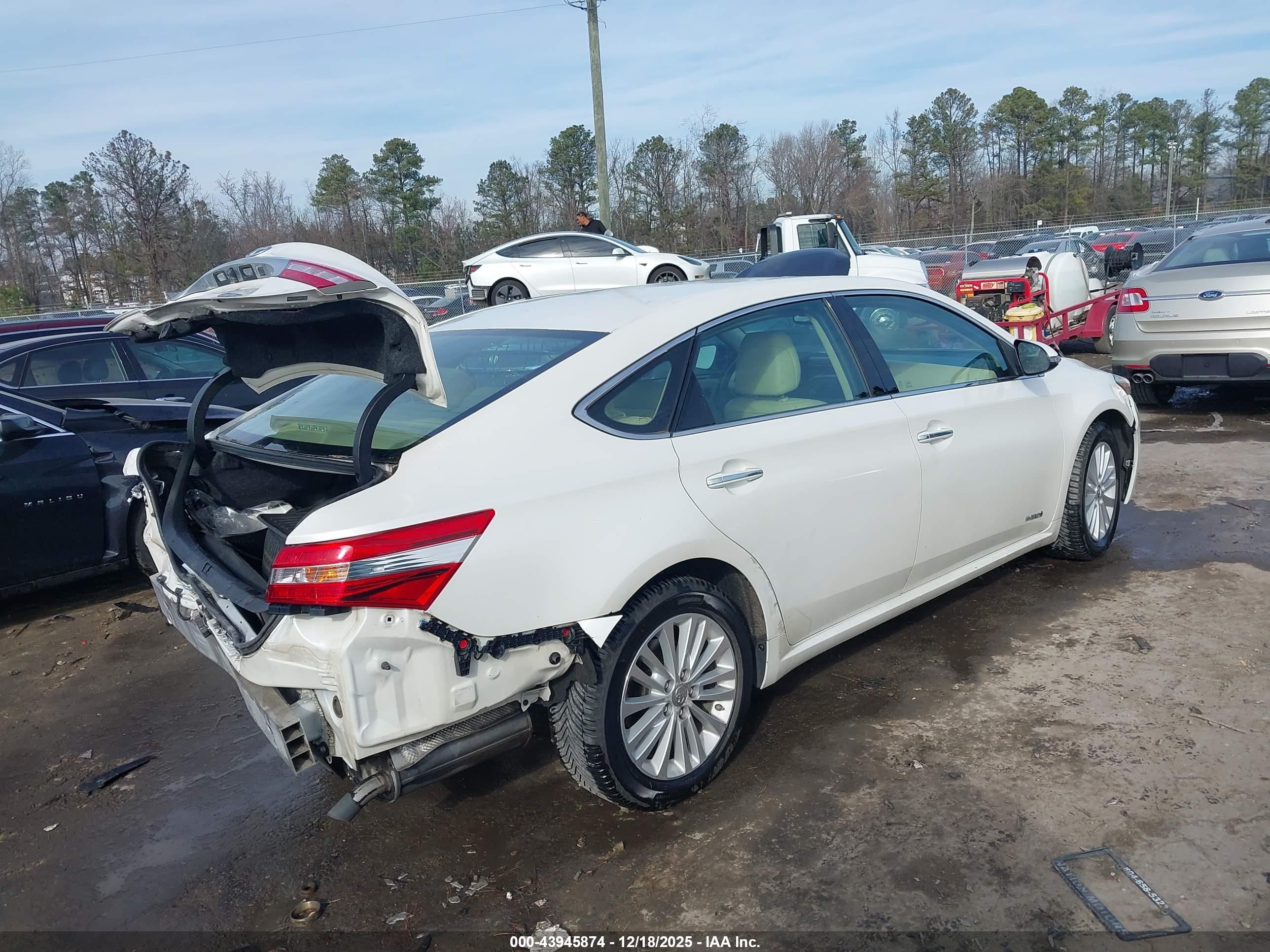 TOYOTA AVALON image 4