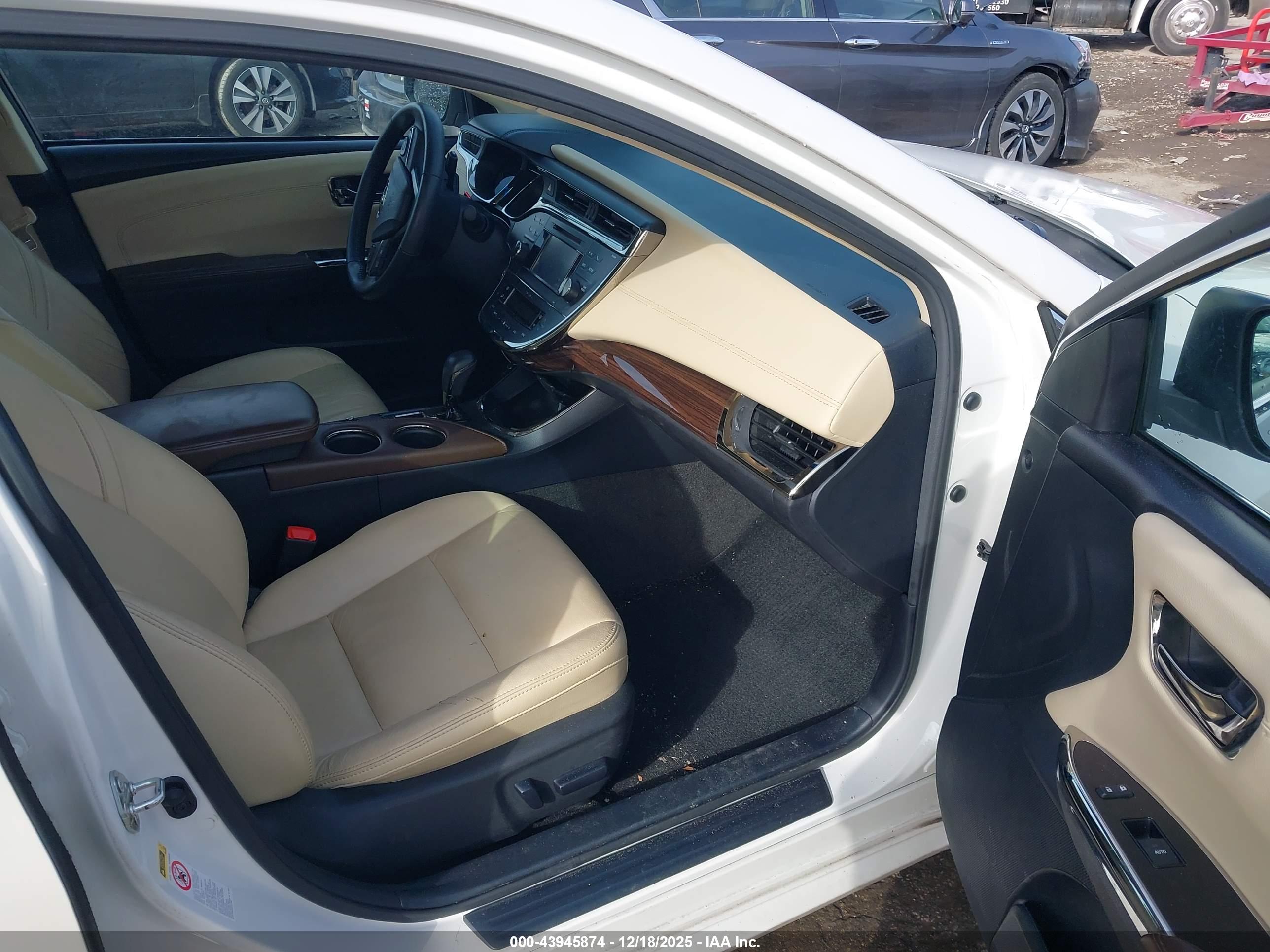 TOYOTA AVALON image 5