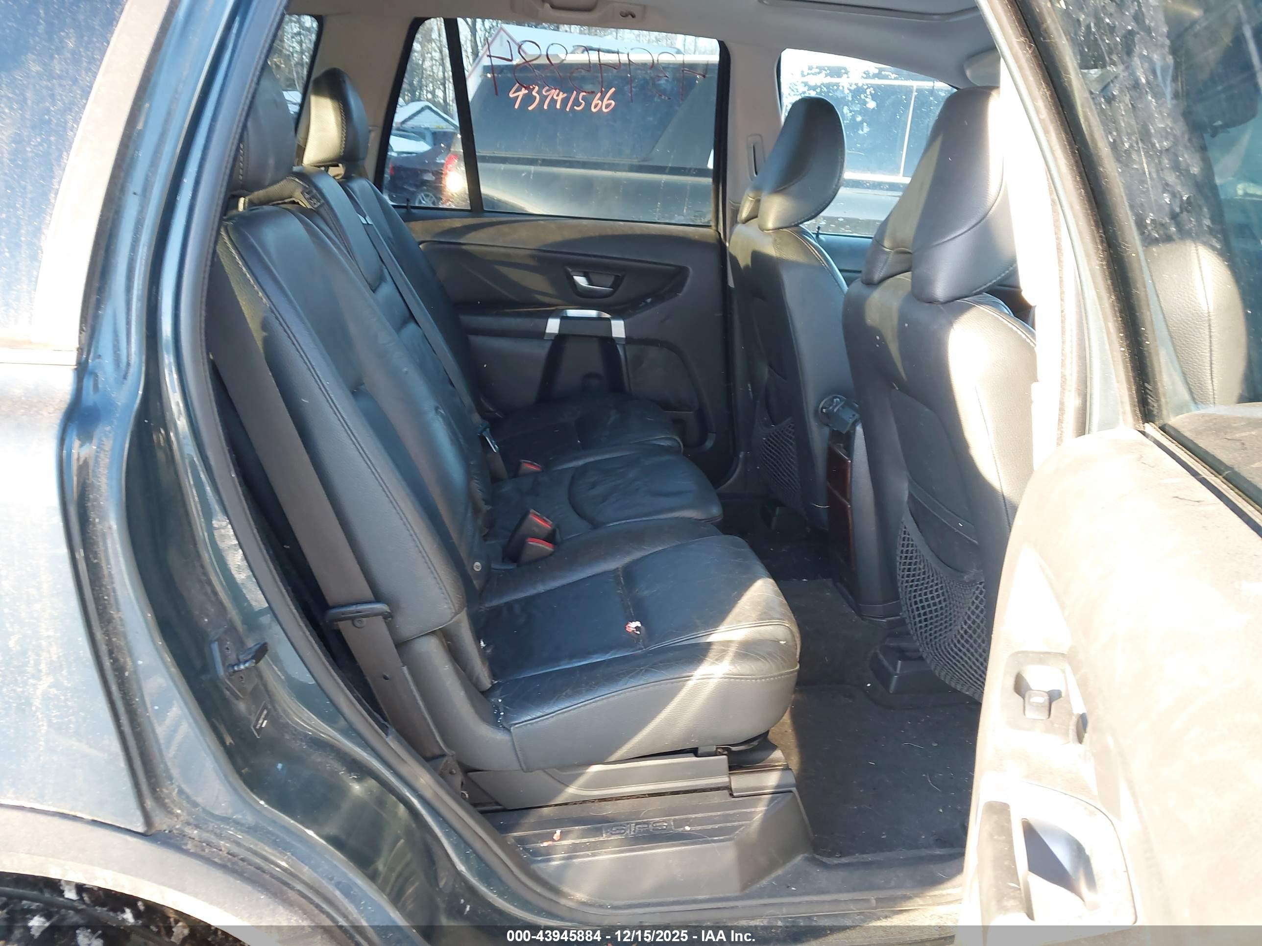 VOLVO XC90 image 8