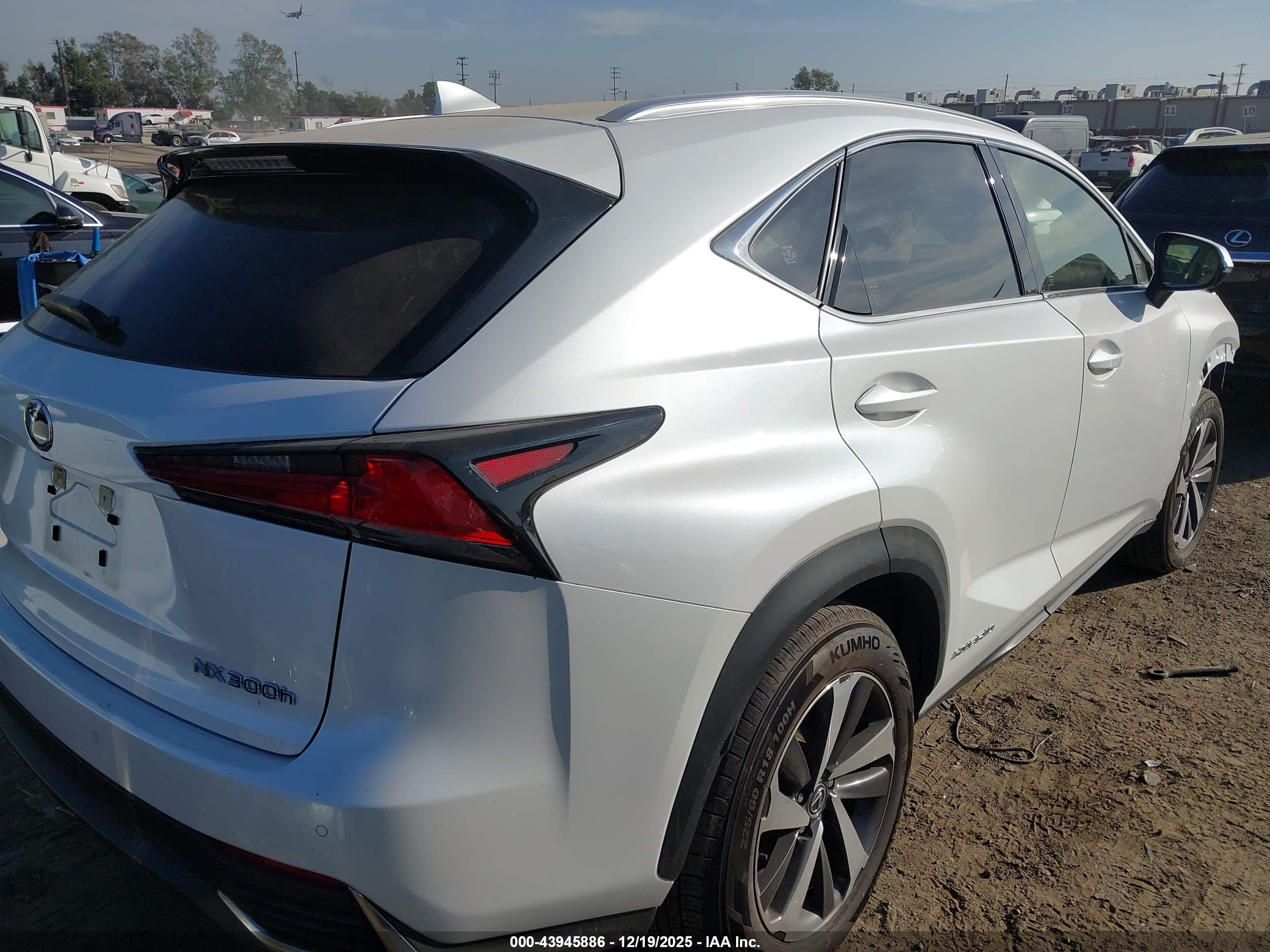 LEXUS NX image 4