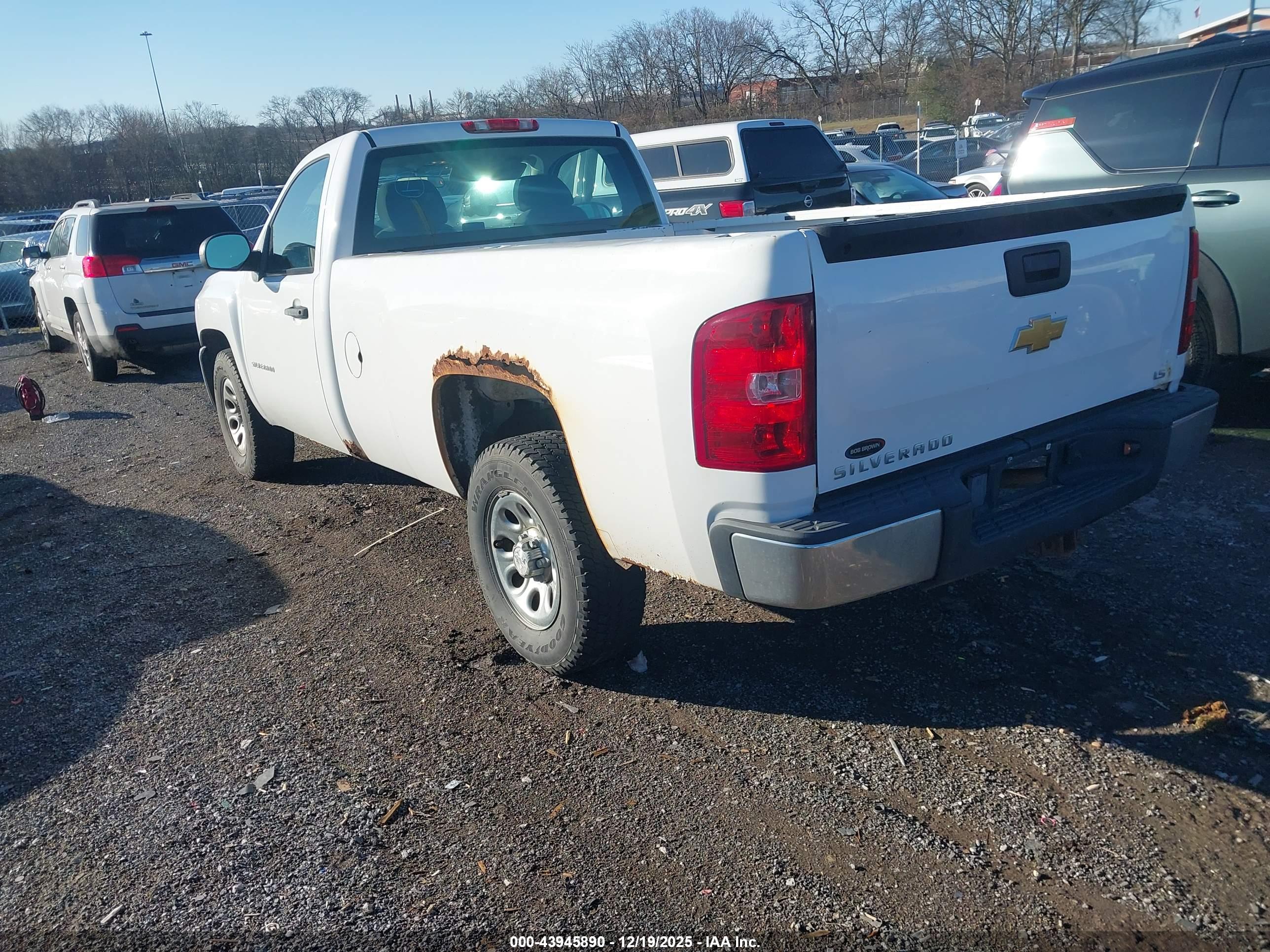 CHEVROLET SILVERADO image 3